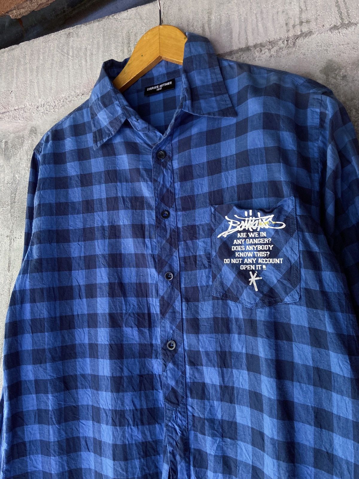 If Six Was Nine ARE WE IN ANY DANGER? DOES ANYBODY KNOW THIS? BUTTON SHIRT Size US M / EU 48-50 / 2 - 4 Thumbnail