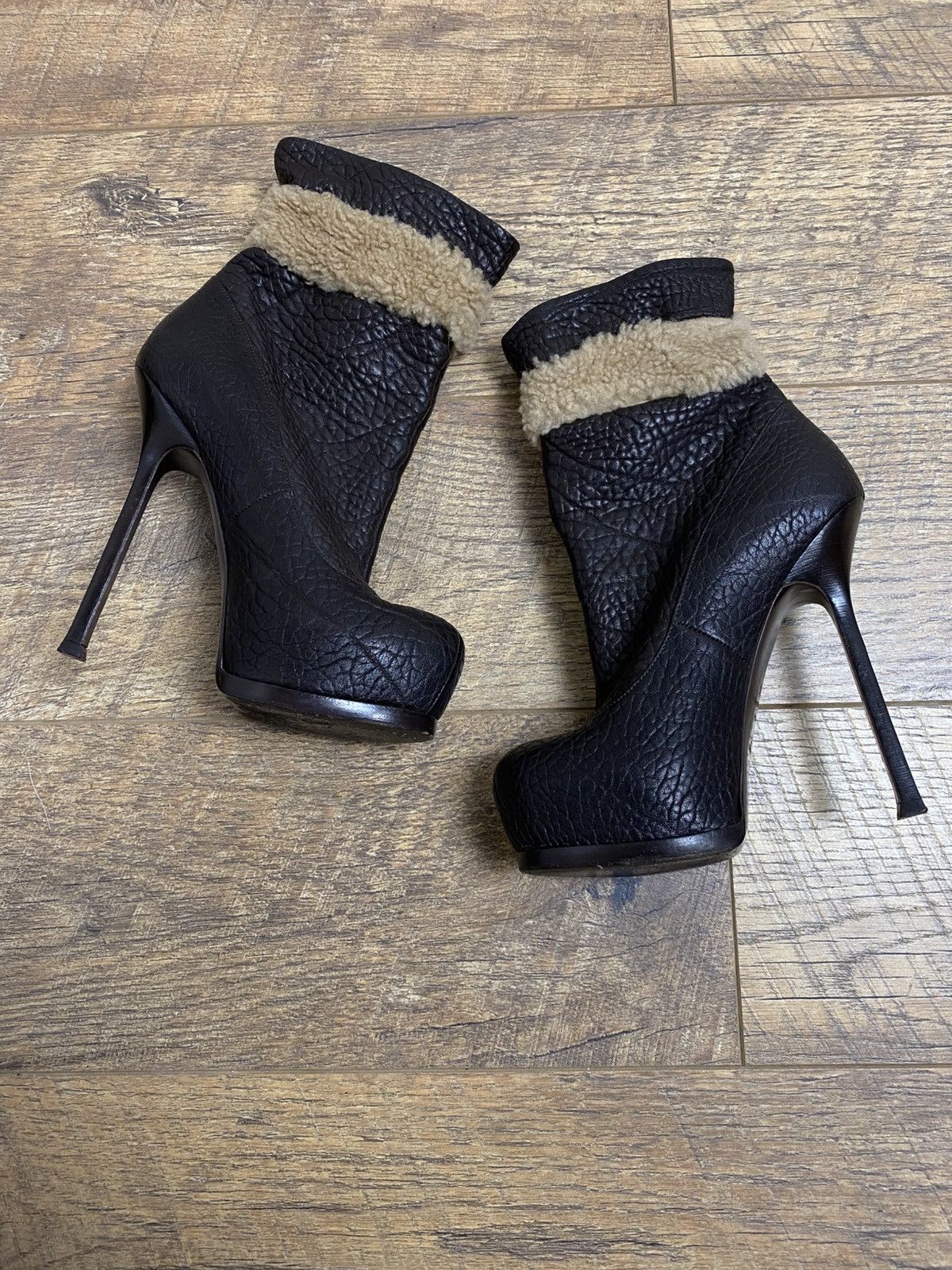 Yves Saint Laurent YSL Archive Tribute Boots Textured Leather Futuristic Rare Size US 6 / IT 36 - 2 Thumbnail
