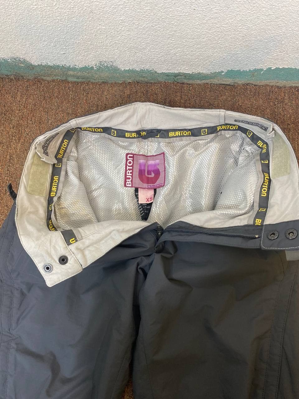 Burton burton ski pants very nice design Size US 31 - 12 Thumbnail