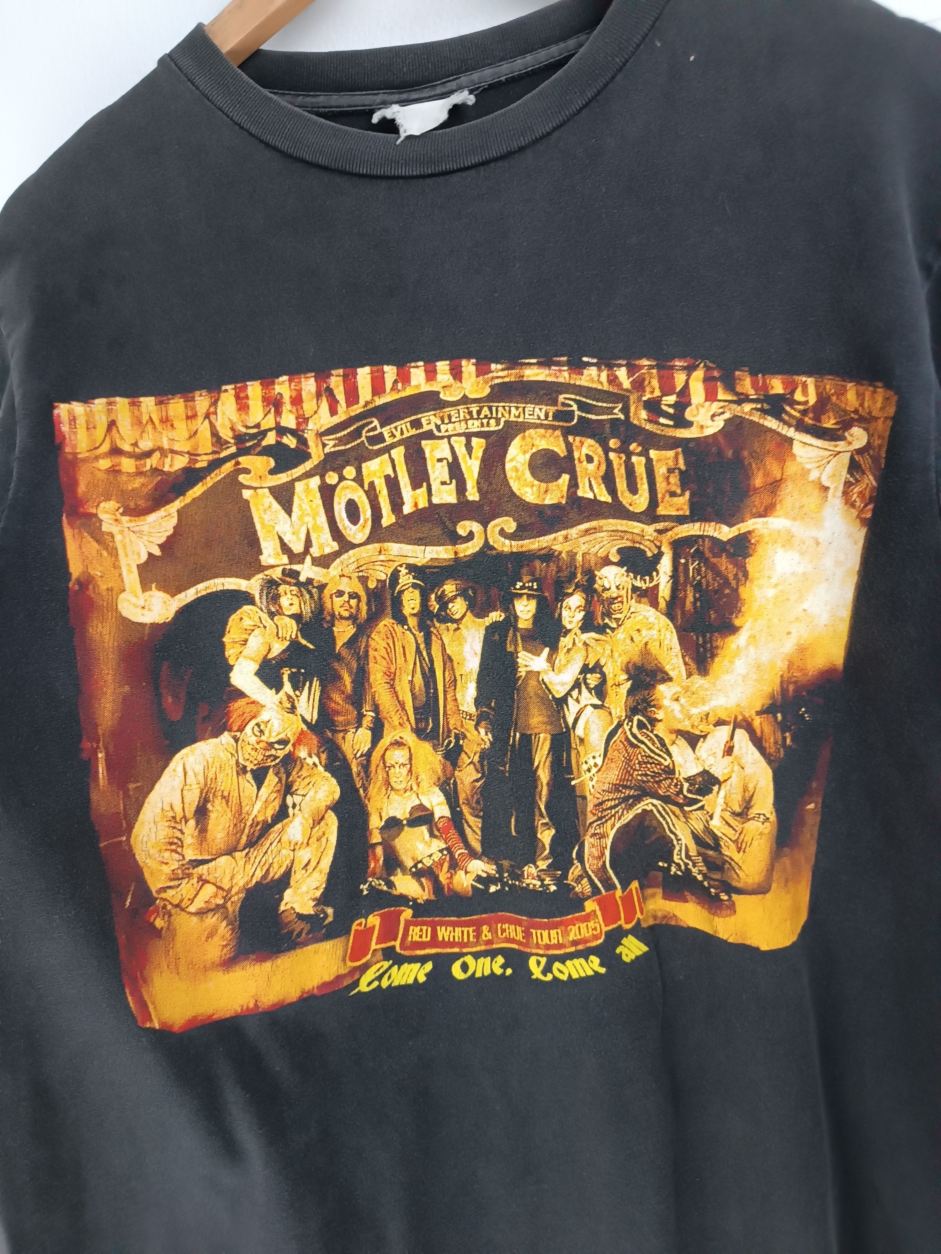 Band Tees VINTAGE 2005 MOTLEY CRUE RED, WHITE & CRUE ratt kiss poison Size US M / EU 48-50 / 2 - 7 Thumbnail