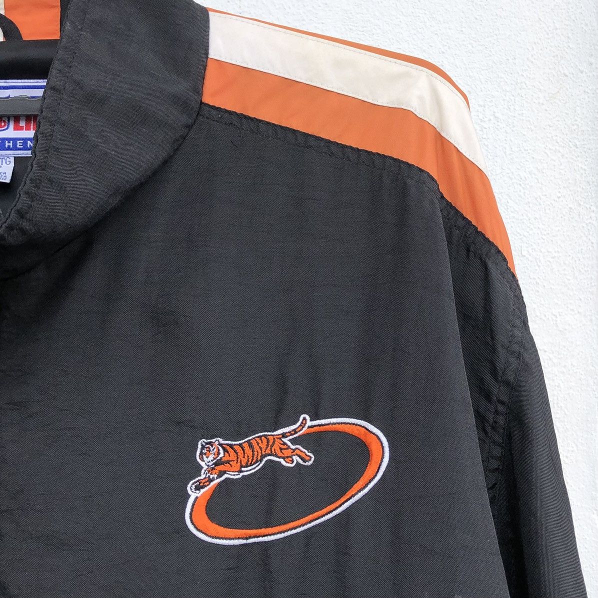 NFL VTG Logo Athletic Pro Line Cincinatti Bengals NFL Jacket Size US XL / EU 56 / 4 - 9 Thumbnail