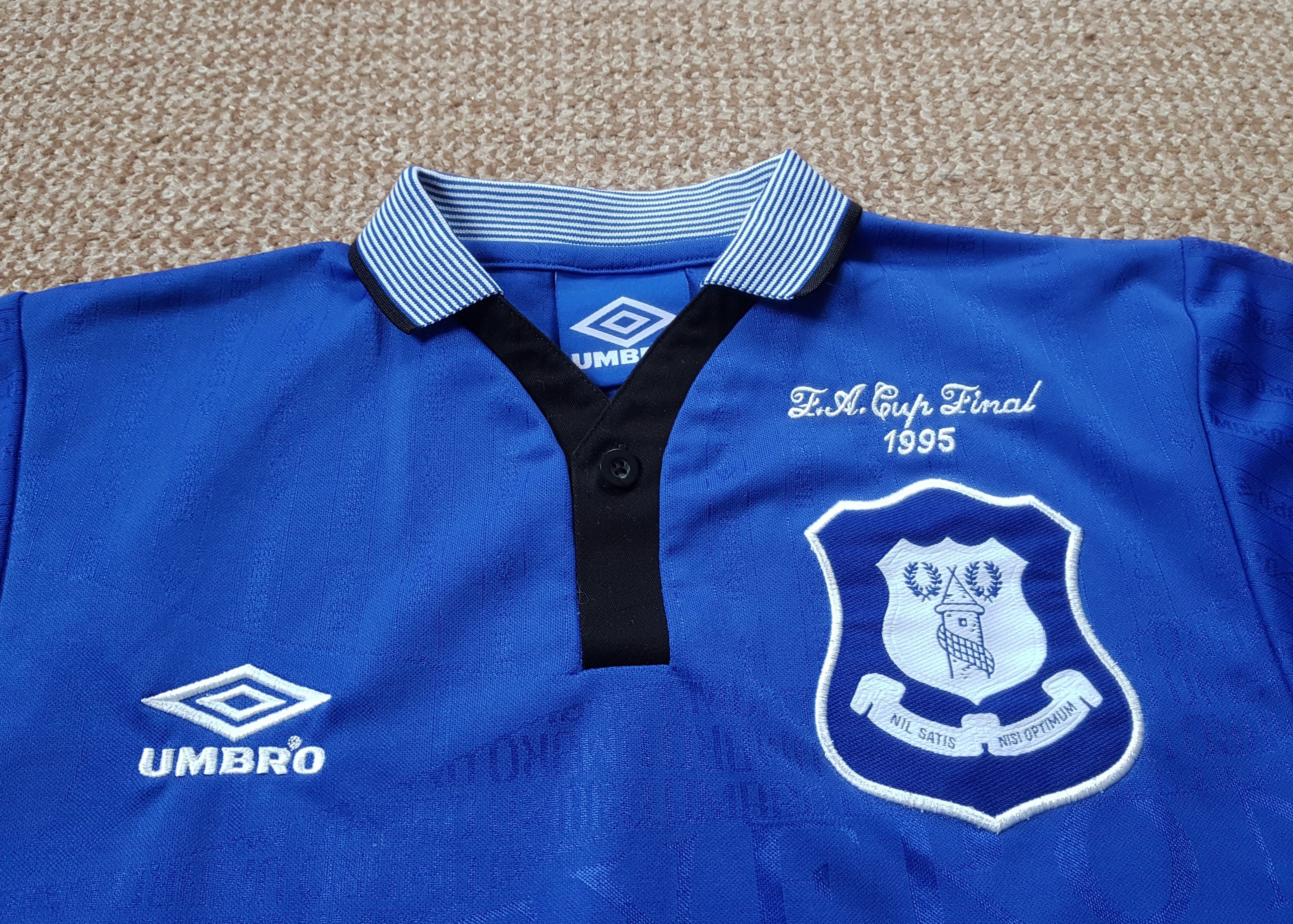 Umbro Vintage Umbro Everton 1995 Retro Football Soccer Jersey NEC Size US S / EU 44-46 / 1 - 5 Thumbnail