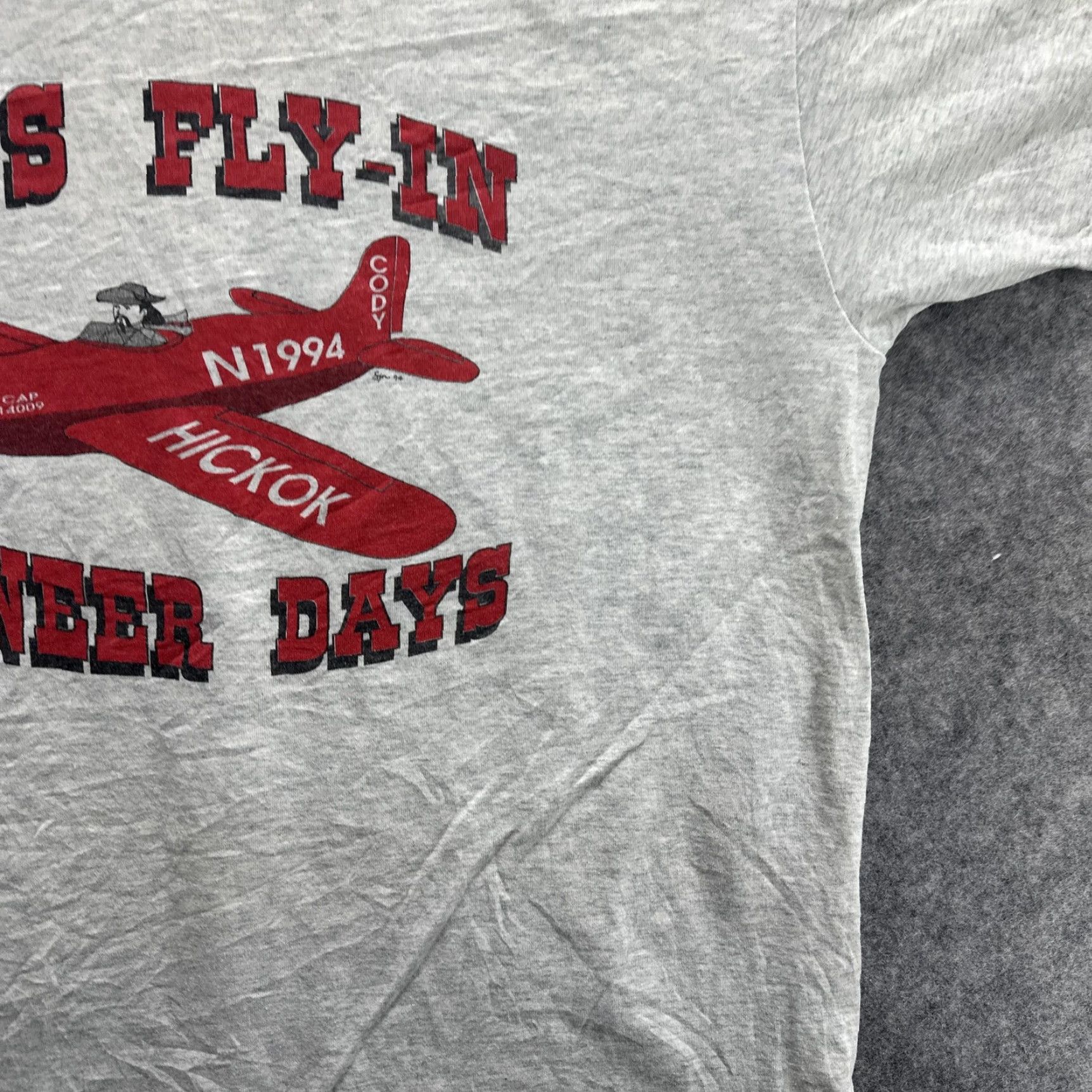 Fruit Of The Loom VINTAGE Hays Fly-In Pioneer Days Shirt Mens XL Gray Graphic Print 90s Airplane USA Size US XL / EU 56 / 4 - 6 Thumbnail