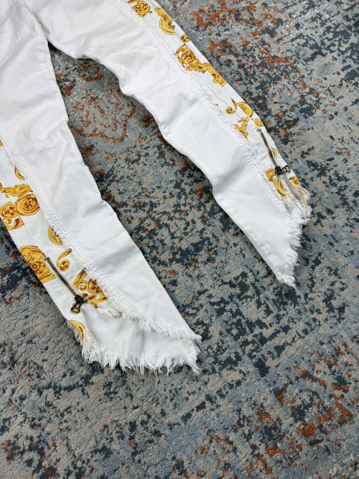 Versace Jeans Couture Vintage Y2K Versace Jeans Couture floral print ripped jeans Size 27" / US 4 / IT 40 - 4 Thumbnail