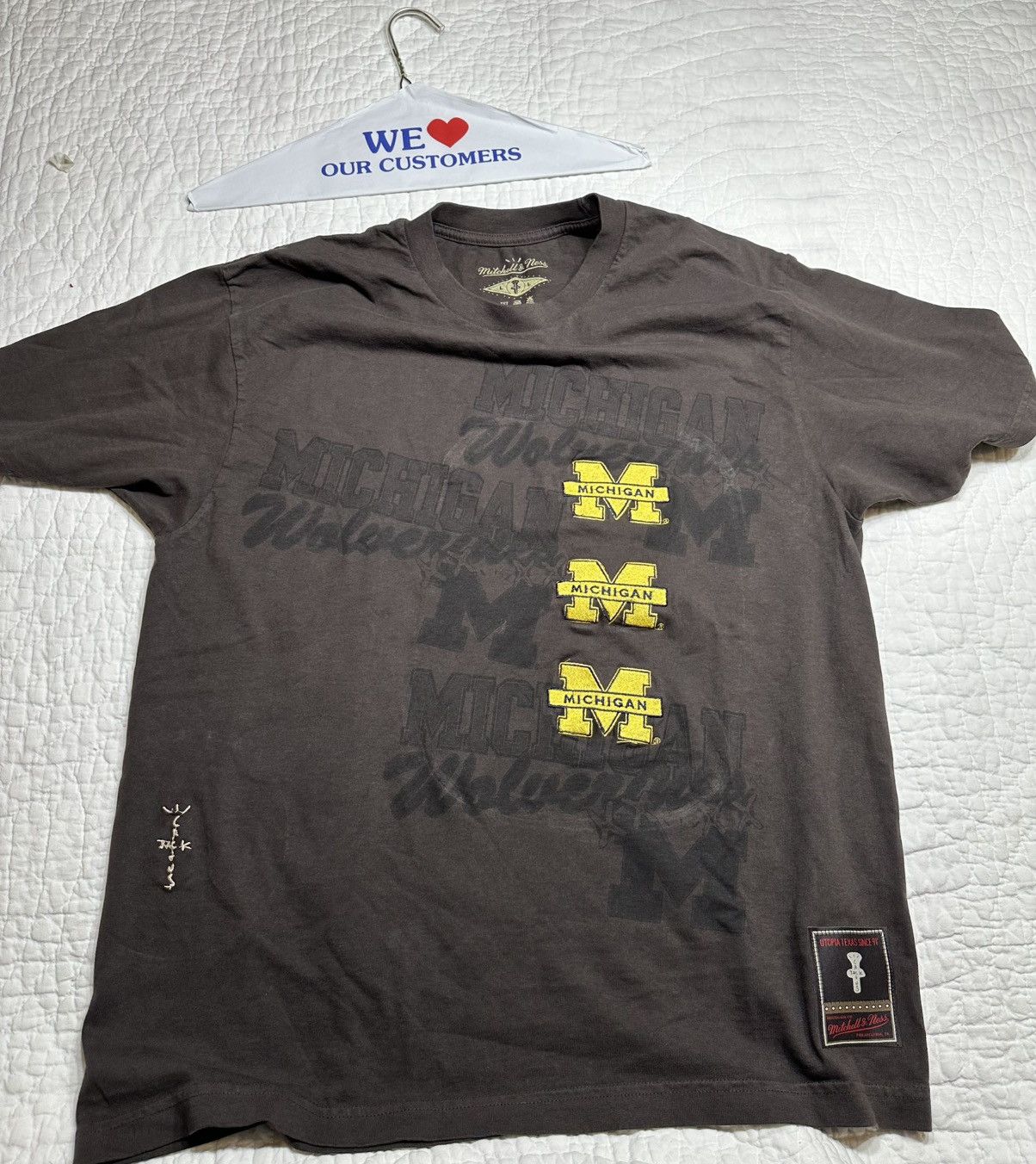 Mitchell & Ness × NCAA × Travis Scott TRAVIS SCOTT MITCHELL NESS COLLAB TEE/ MICHIGAN LARGE NEW Size US L / EU 52-54 / 3 - 1 Thumbnail
