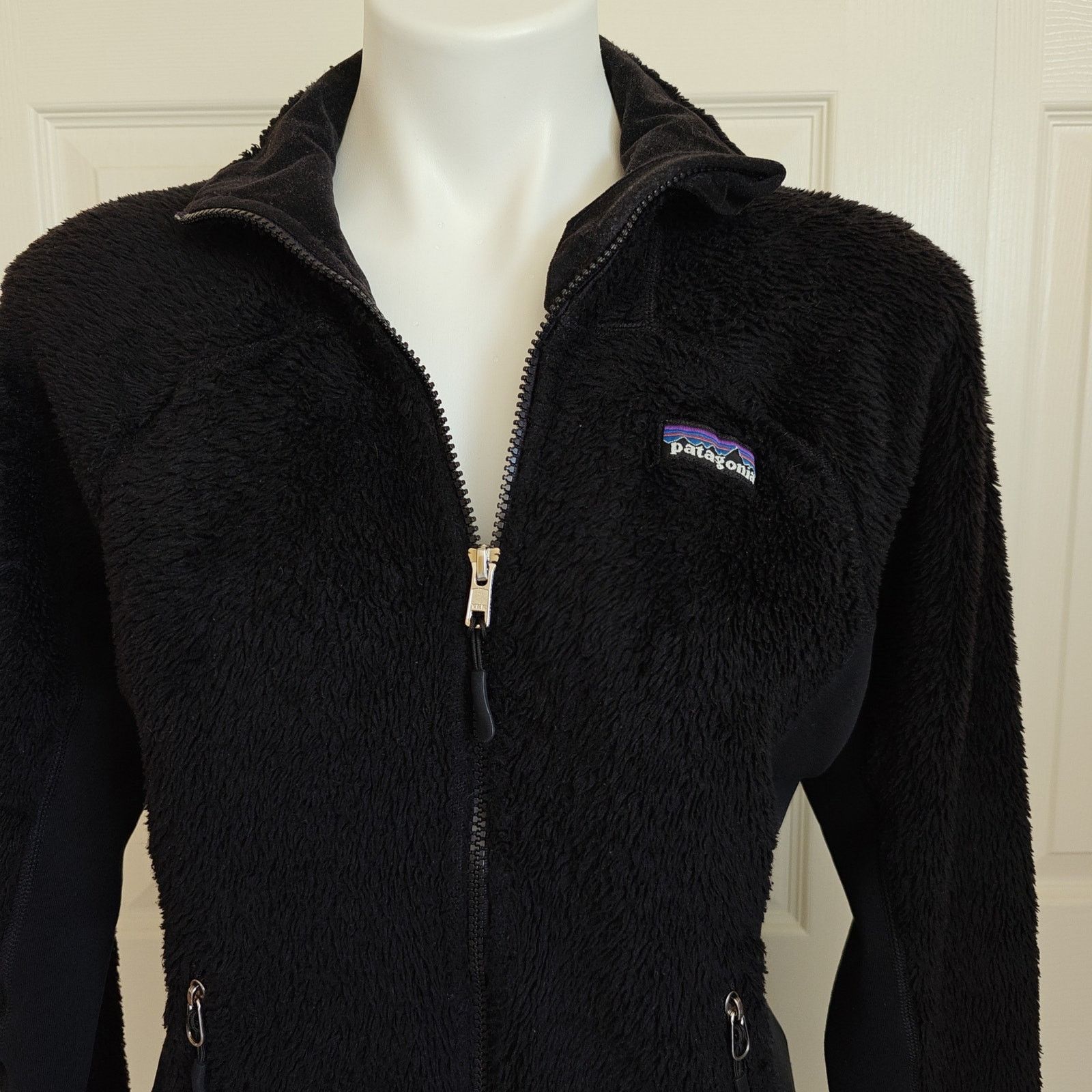 Patagonia W's Patagonia R series black fleece zip jacket sz M Size M / US 6-8 / IT 42-44 - 2 Thumbnail