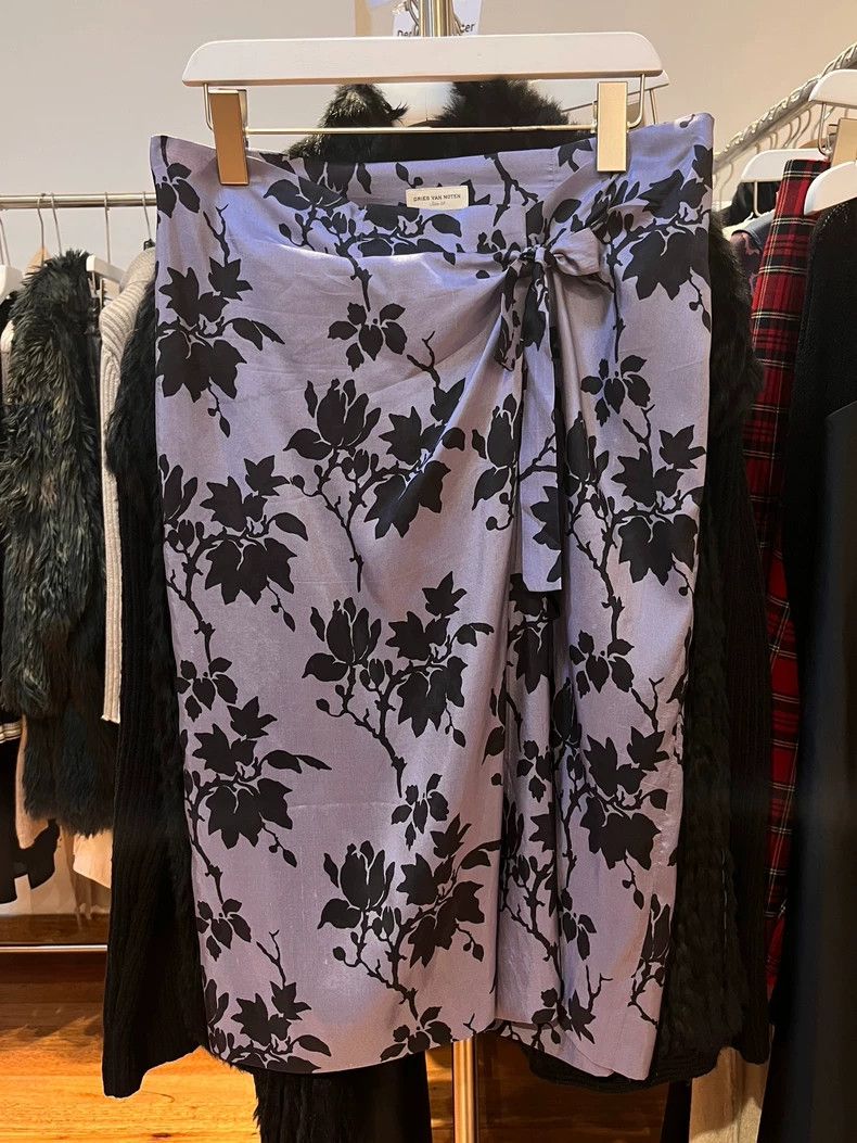 Dries Van Noten DRIES VAN NOTEN size:38 Purple printed skirt Size 42" / US 20 - 9 Thumbnail