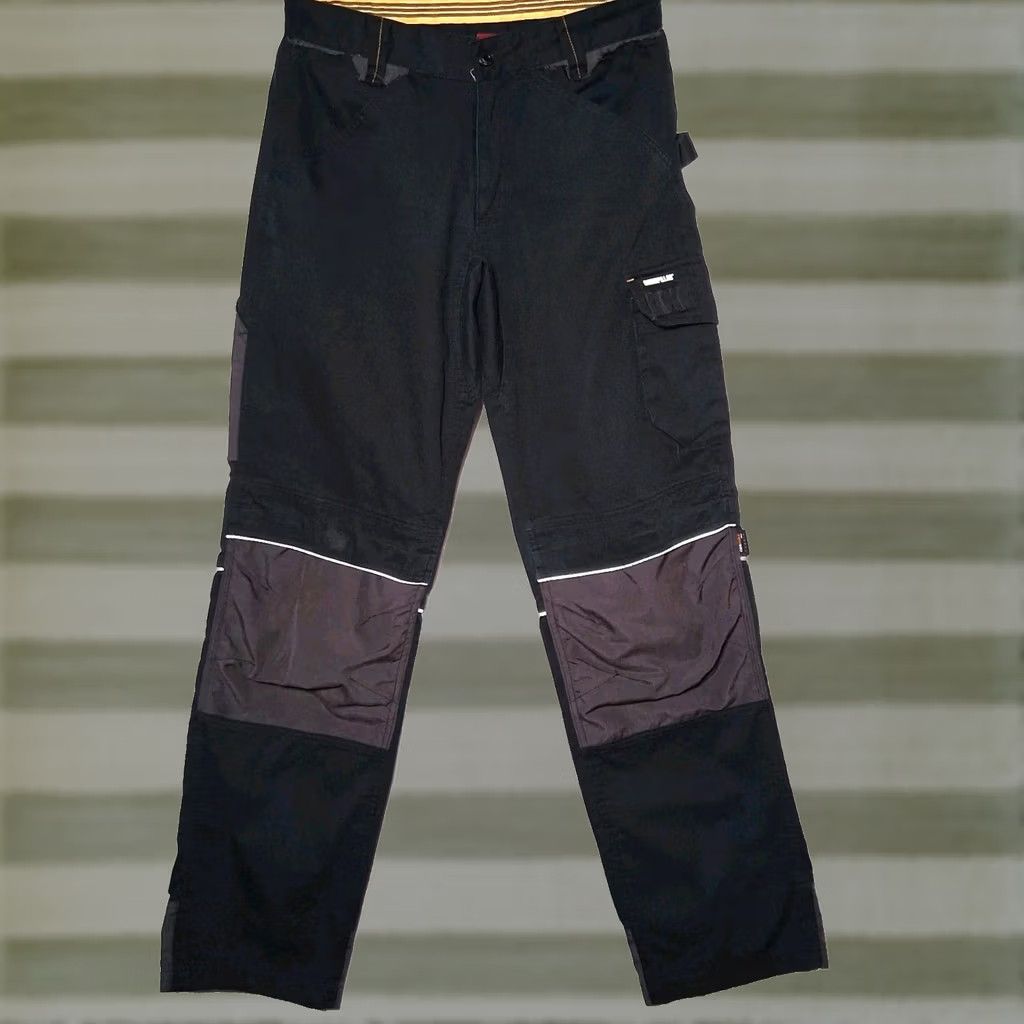 Caterpillar Caterpillar CAT Pants 32x35 Black Cargo Carpenter Workwear Sturdy Cargo Pocket Men Pants Regular 32x35 Cat Theme Size US 32 / EU 48 - 1 Thumbnail