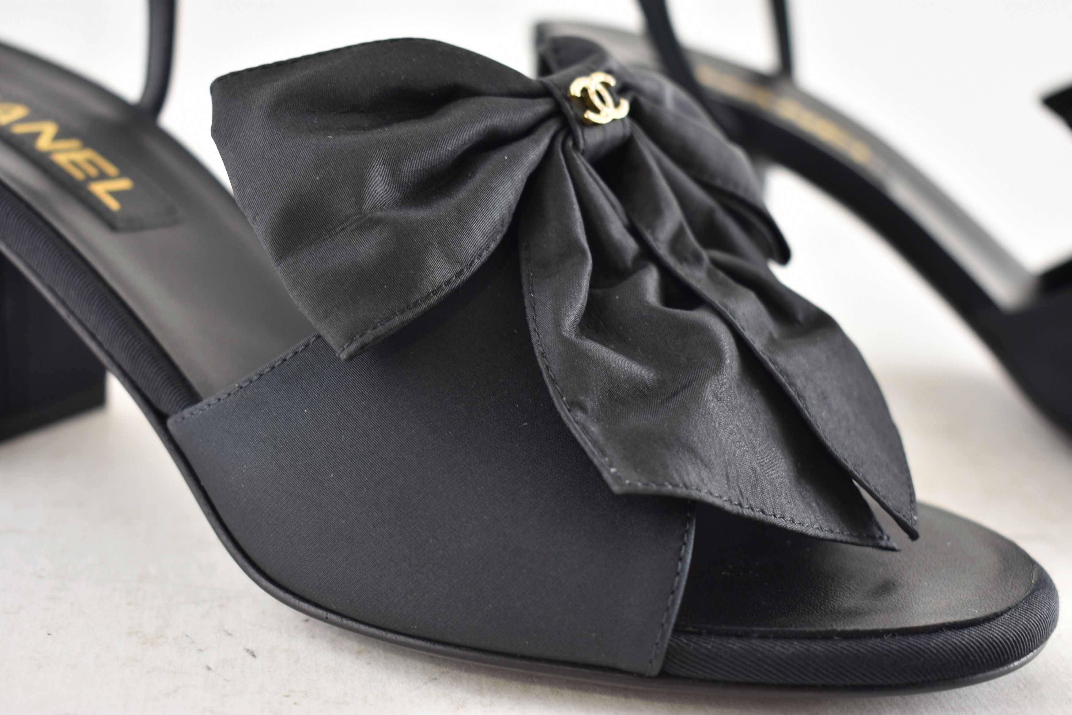 Chanel Chanel 24A Black Silk Bow CC Logo Block Heel Sandals 42 Size US 12 / IT 42 - 6 Thumbnail