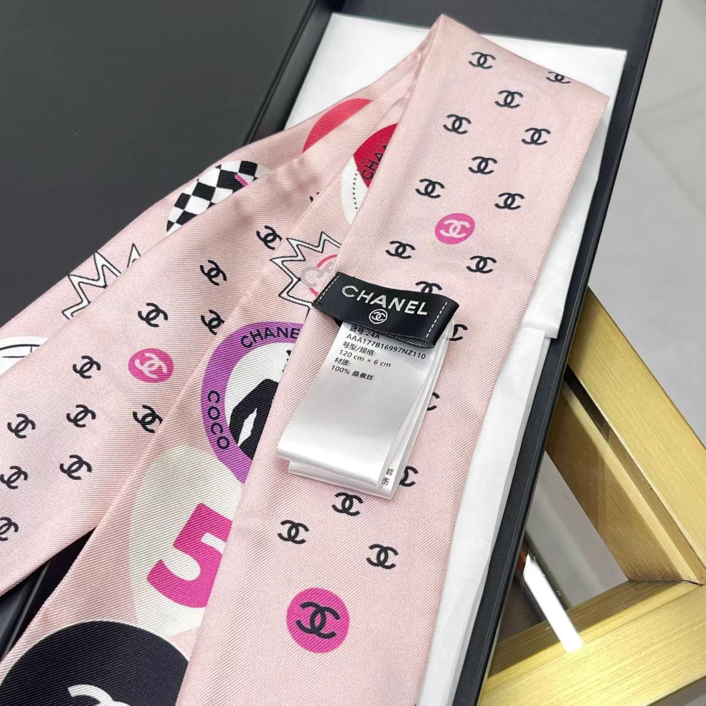 Chanel Chanel 24A Gorgeous Double-sided Silk Small Scarf Size ONE SIZE - 5 Thumbnail