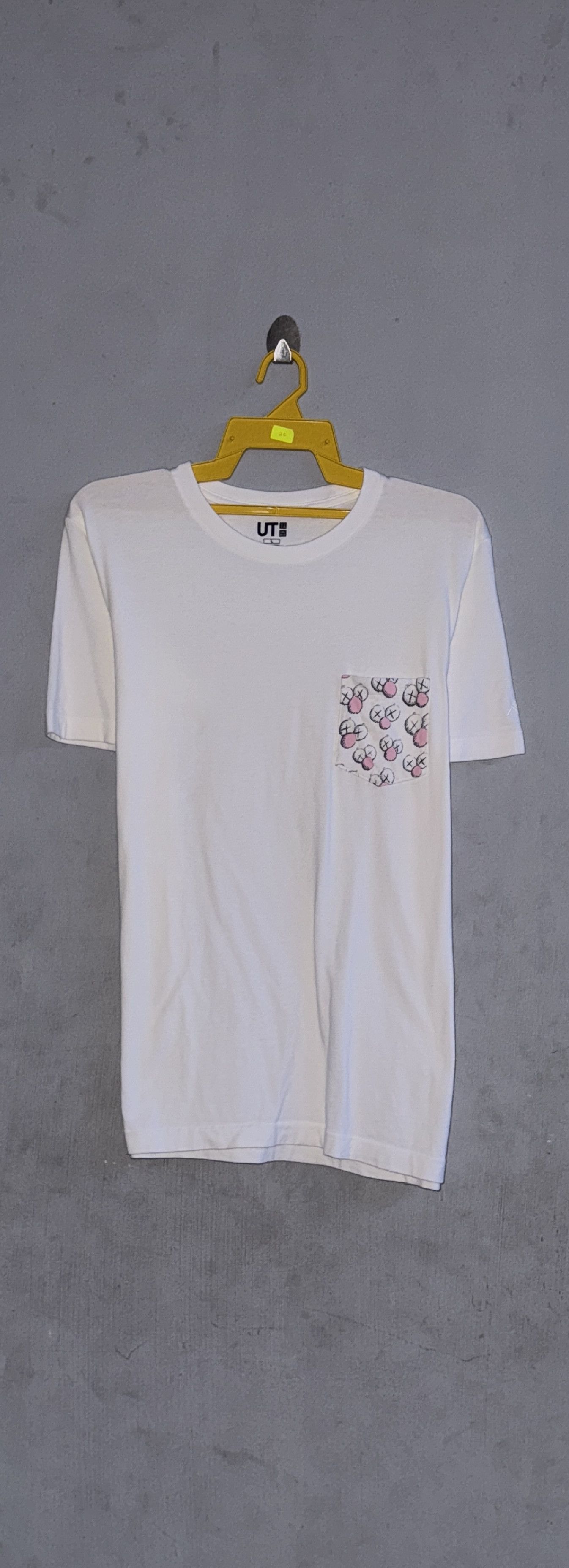 Kaws Kaws Uniqlo Shirt Size US L / EU 52-54 / 3 - 1 Thumbnail