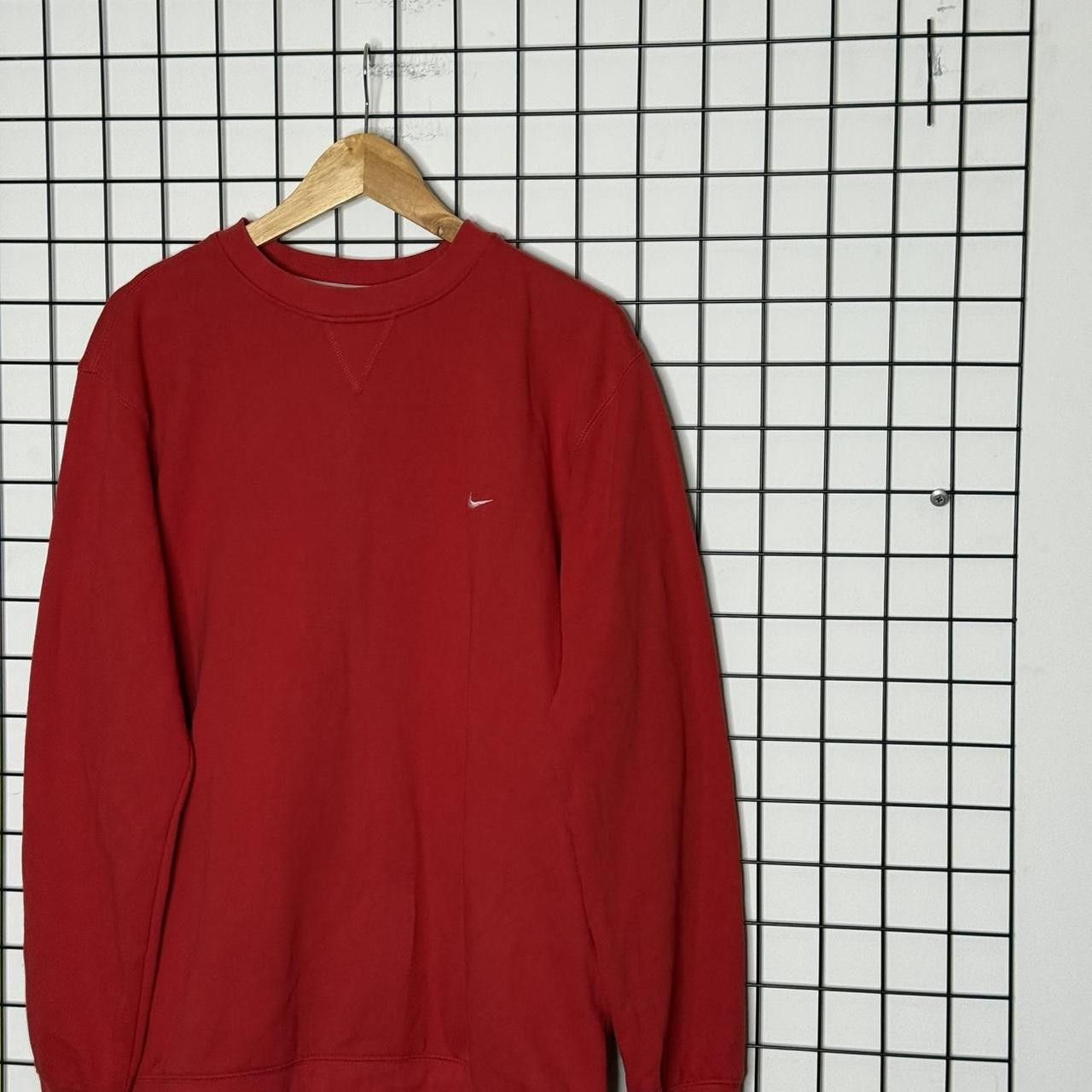 Nike Nike Vintage Mini Swoosh Sweatshirt White Red Size US L / EU 52-54 / 3 - 3 Thumbnail