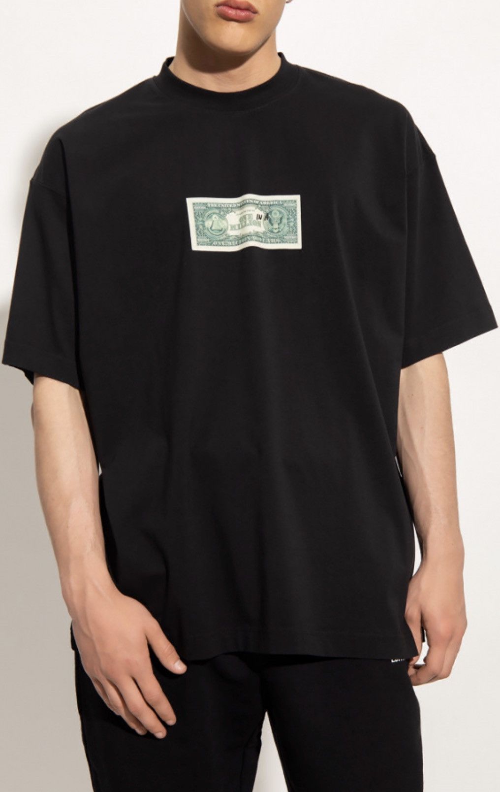 Vetements Vetements “One jn a Million” Black Tee Size US L / EU 52-54 / 3 - 2 Thumbnail