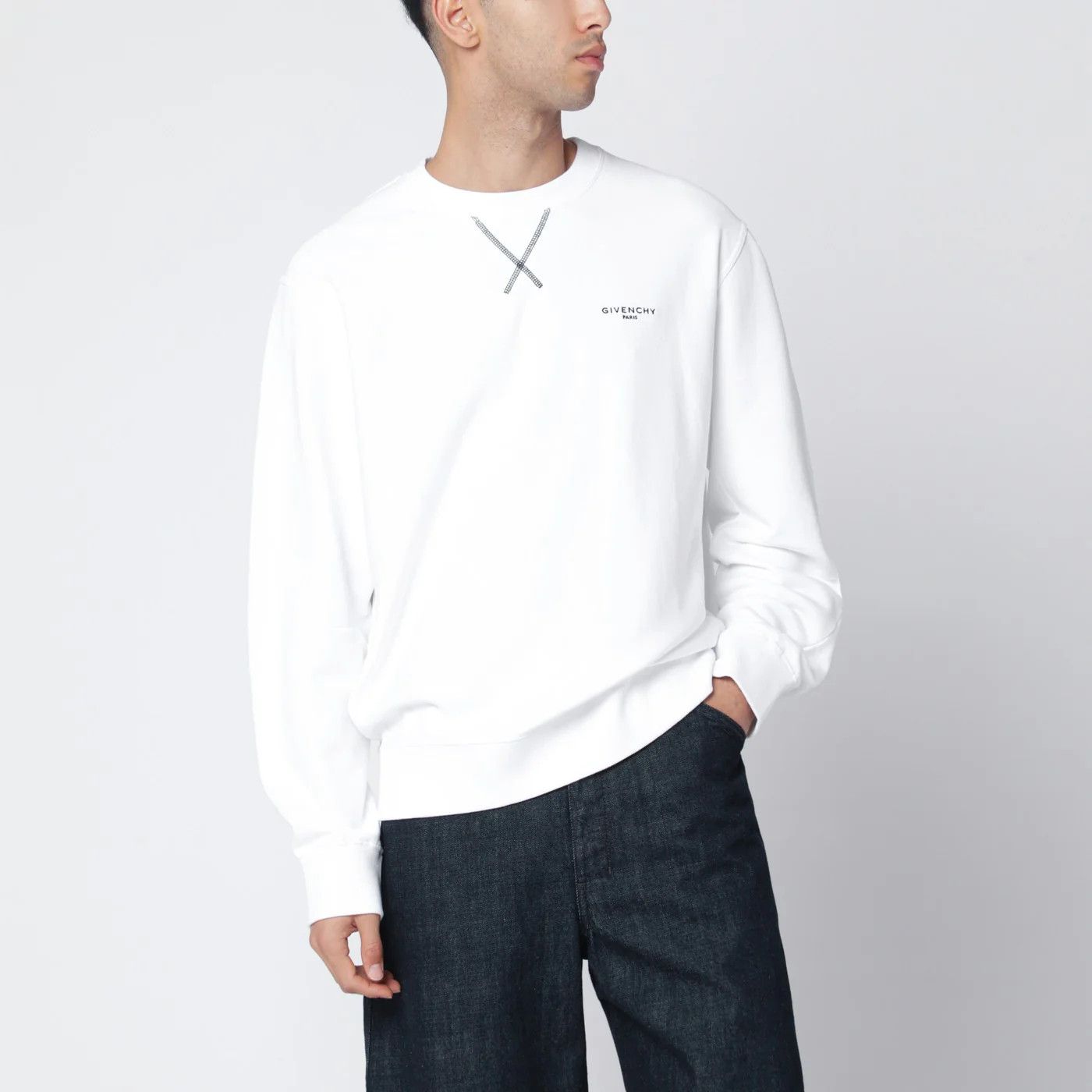 Givenchy o1d2blof0426 Logo Embroidered Sweatshirts in White Size US S / EU 44-46 / 1 - 5 Thumbnail