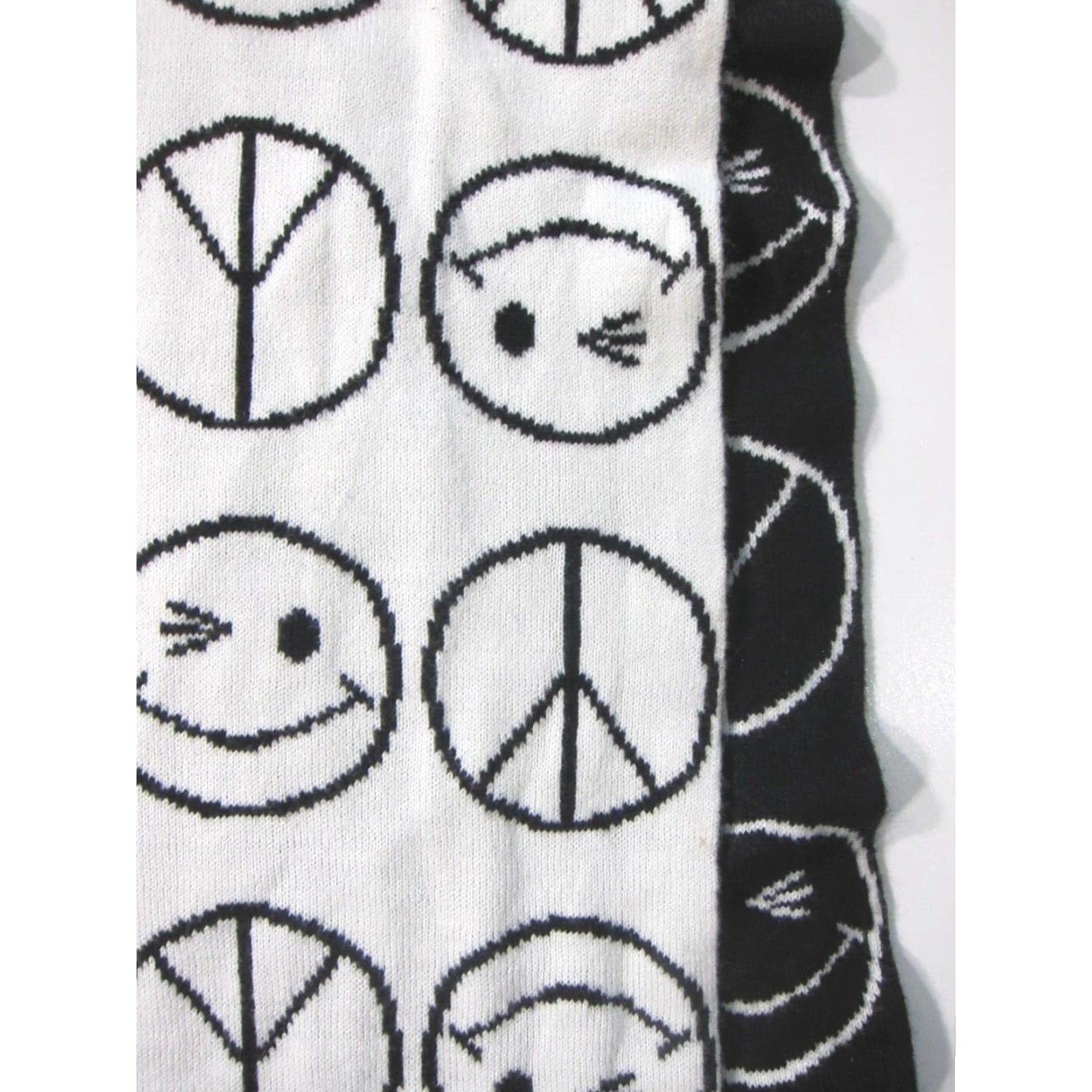 Joe Boxer Joe Boxer Scarf Women Black White Rectangle Neck Scarf Smiley Face Emoji Soft Warm Cozy Size ONE SIZE - 6 Thumbnail