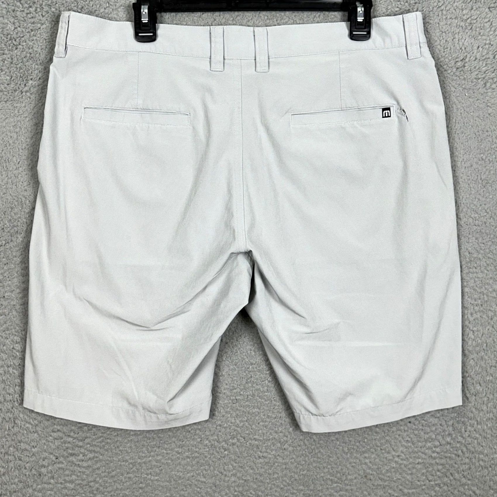 TravisMathew TravisMathew Shorts Mens 36 Gray Golf Chino Micro Stripes Performance Stretch Size US 36 / EU 52 - 2 Thumbnail