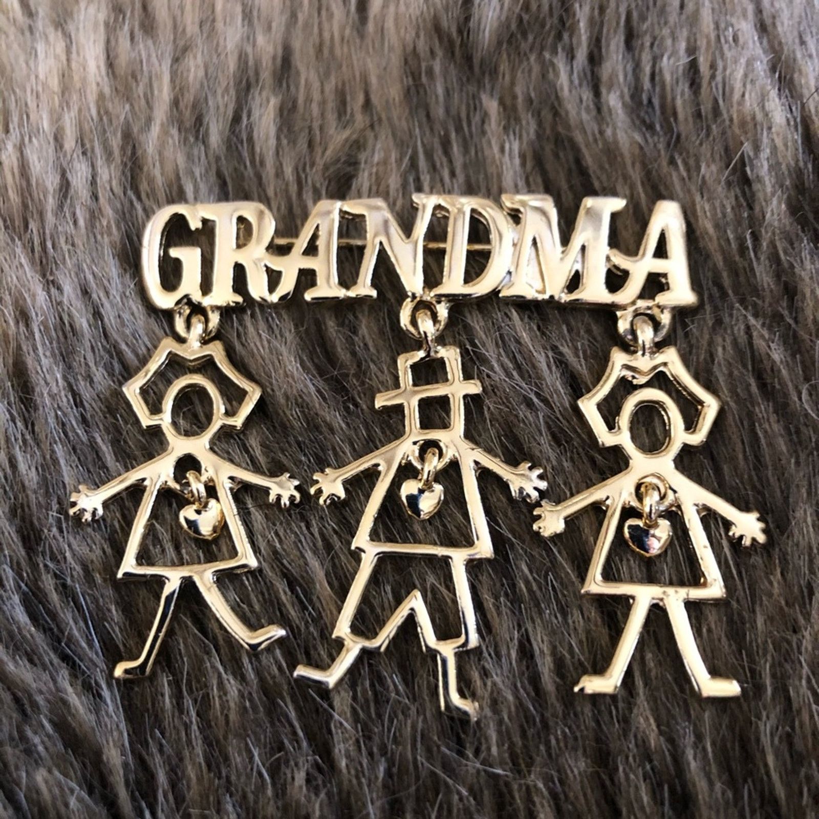 Vintage Vintage gold “grandma” dangle kid hearts brooch Size ONE SIZE - 1 Thumbnail