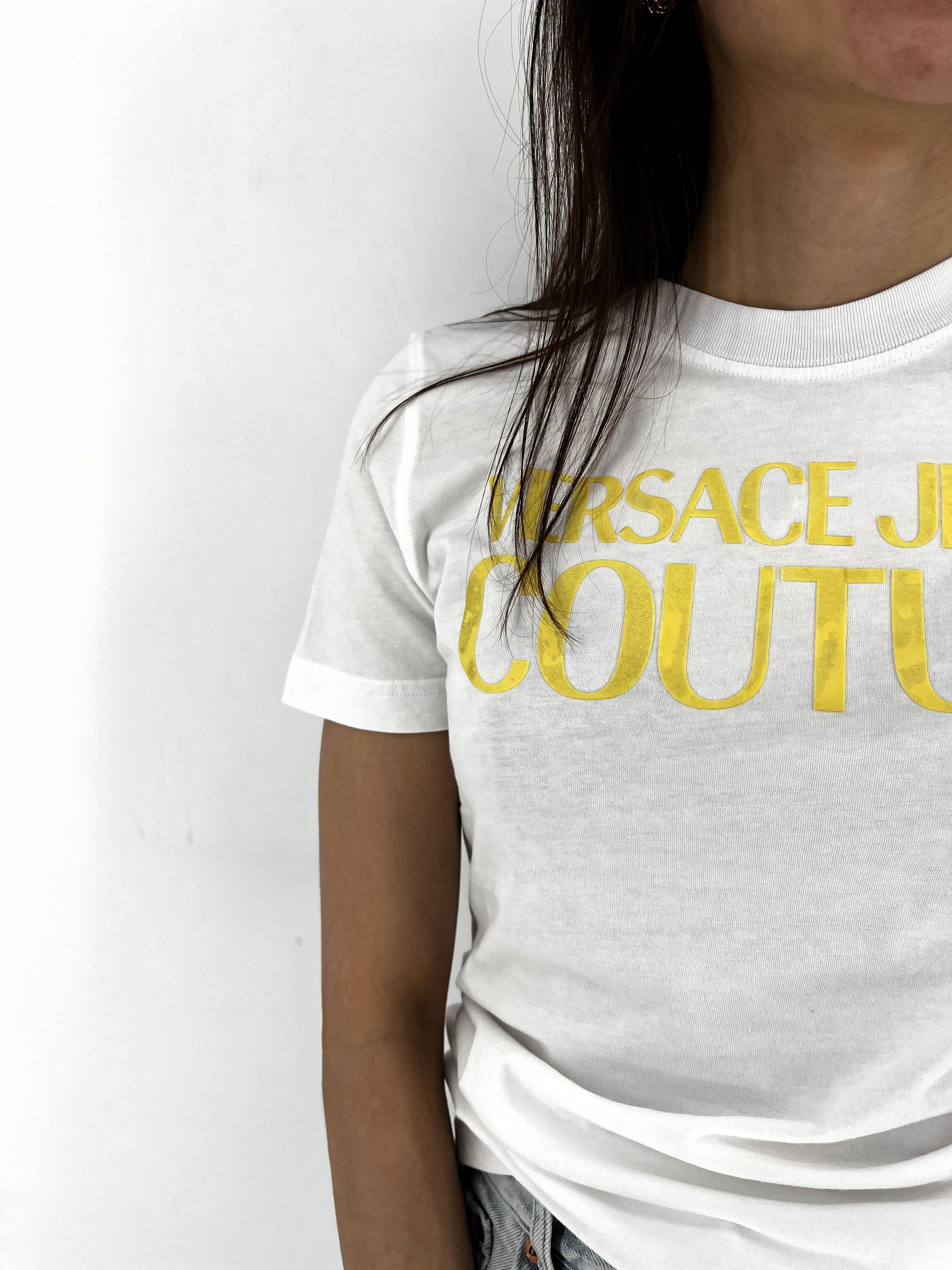 Versace VERSACE JEANS COUTURE GOLD LOGO T SHIRT-WHITE Size M / US 6-8 / IT 42-44 - 4 Thumbnail