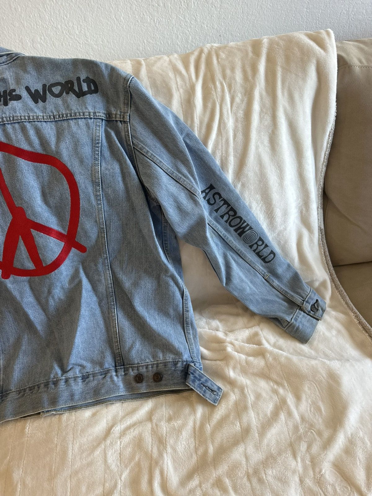 Travis Scott Travis Scott Astroworld Levi’s Denim Jacket All Over Print Size US XL / EU 56 / 4 - 15 Thumbnail