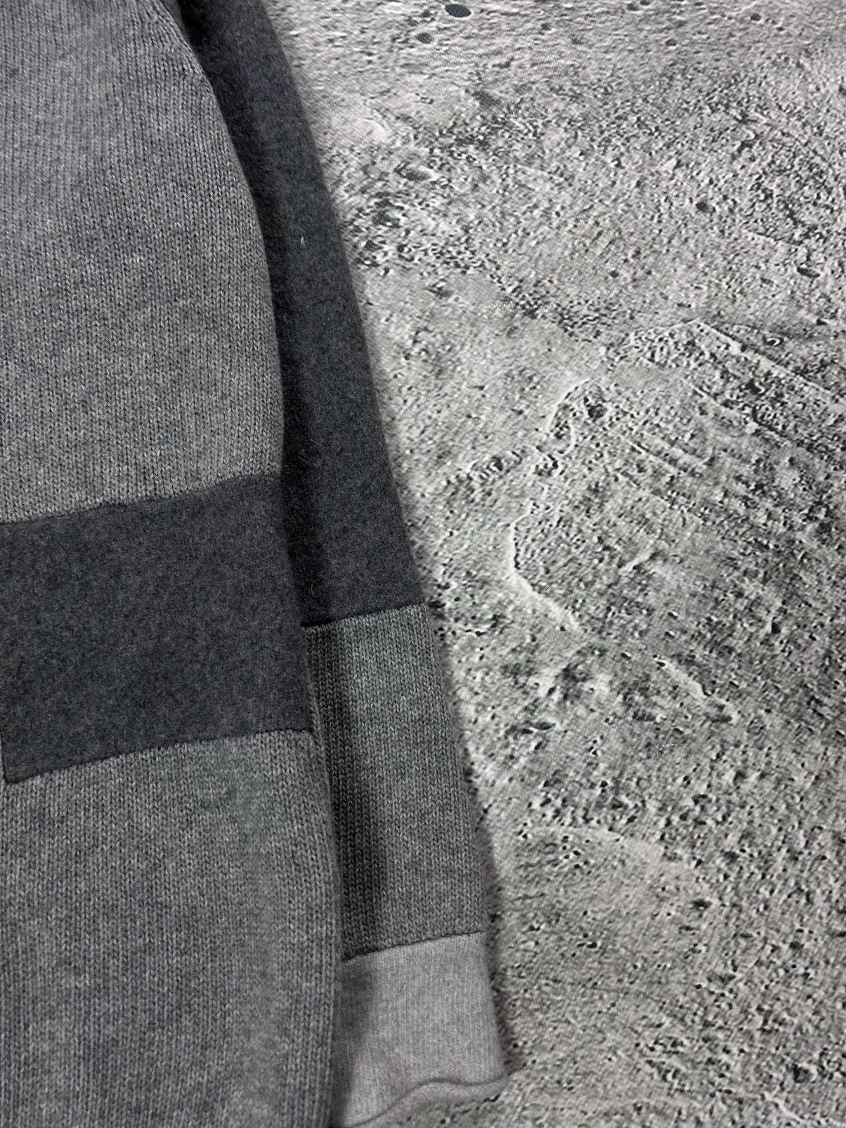 Alexander McQueen Alexander McQueen grey long sweater v neck Size US M / EU 48-50 / 2 - 6 Thumbnail