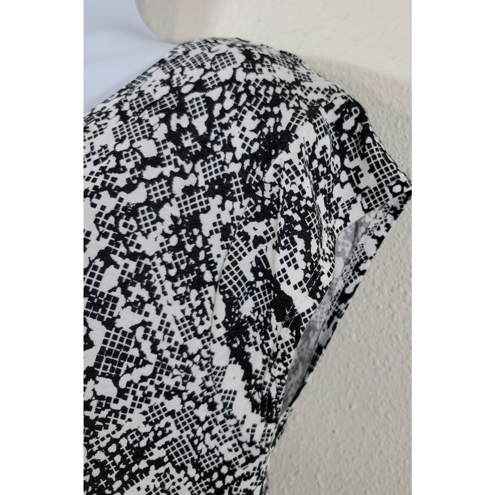 Faded Glory Faded Glory White Black Peplum Top Small Capped Sleeves Size S / US 4 / IT 40 - 2 Thumbnail