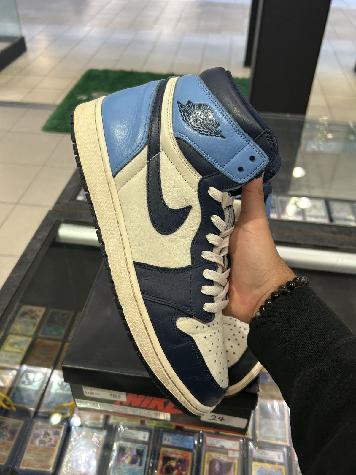 Jordan Brand Jordan 1 obsidian Size US 12 / EU 45 - 5 Thumbnail