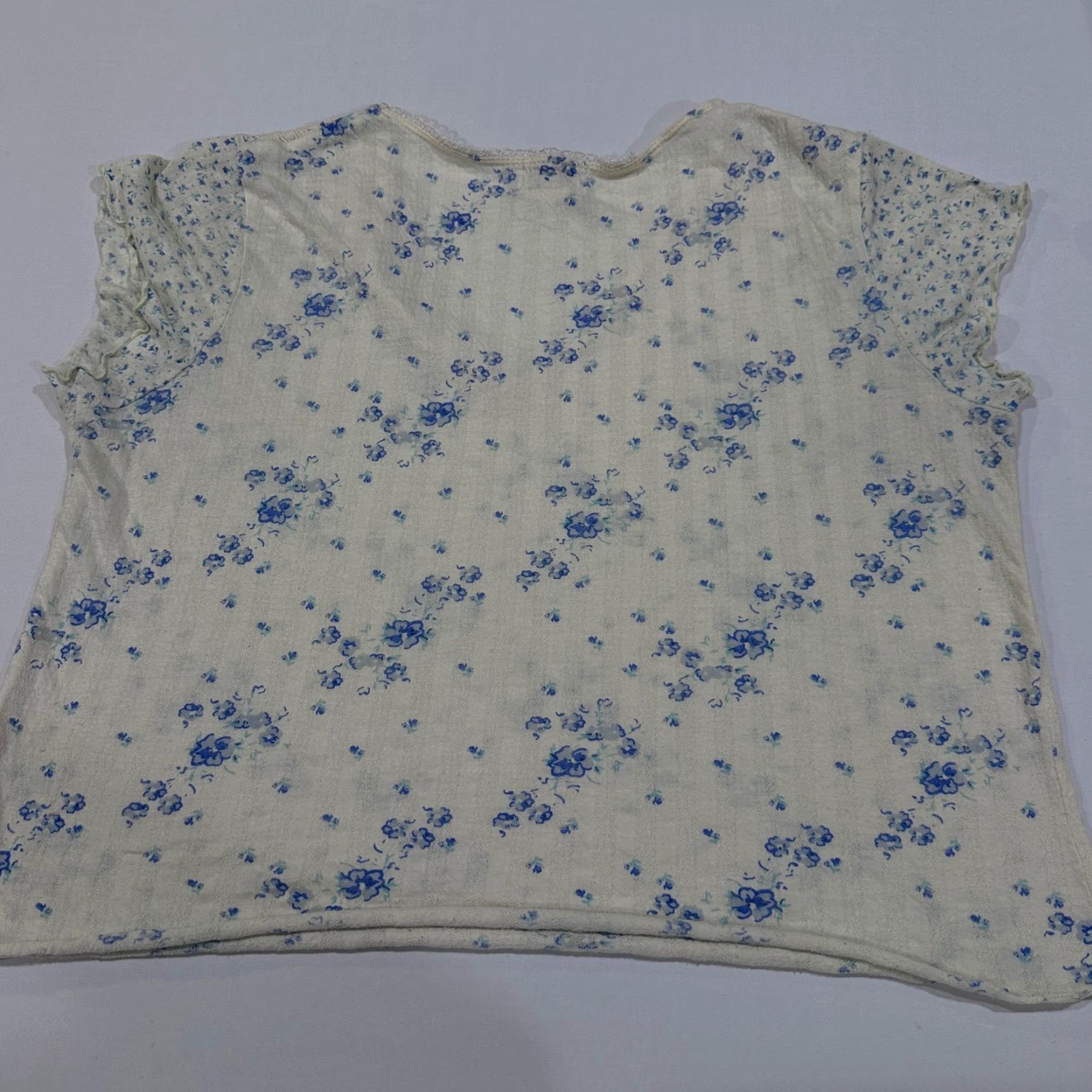 Vintage VANITY FAIR Blouse Shirt Women M Yellow Floral Cap Sleeve V-Neck Knit Lightweight Casual Modern Cottage Style Size M / US 6-8 / IT 42-44 - 4 Thumbnail