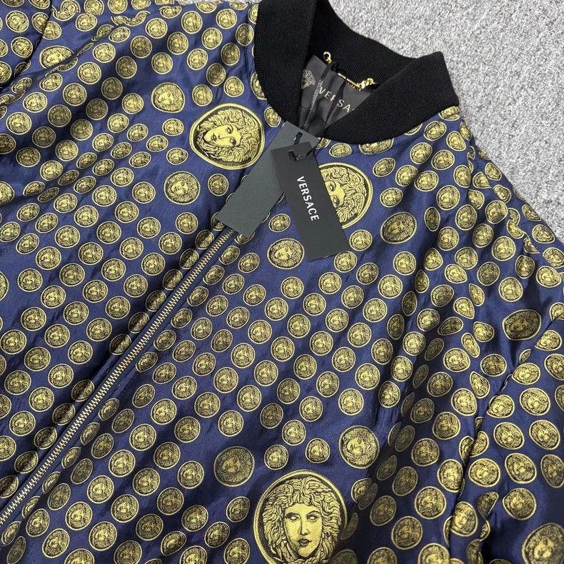 Versace Versace Black gold full print Medusa portrait bomber jacke Size US S / EU 44-46 / 1 - 3 Thumbnail