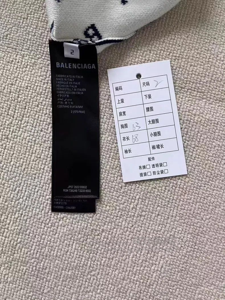 Balenciaga Balenciaga Logo Print Button Knit Sweater. Size US S / EU 44-46 / 1 - 4 Thumbnail