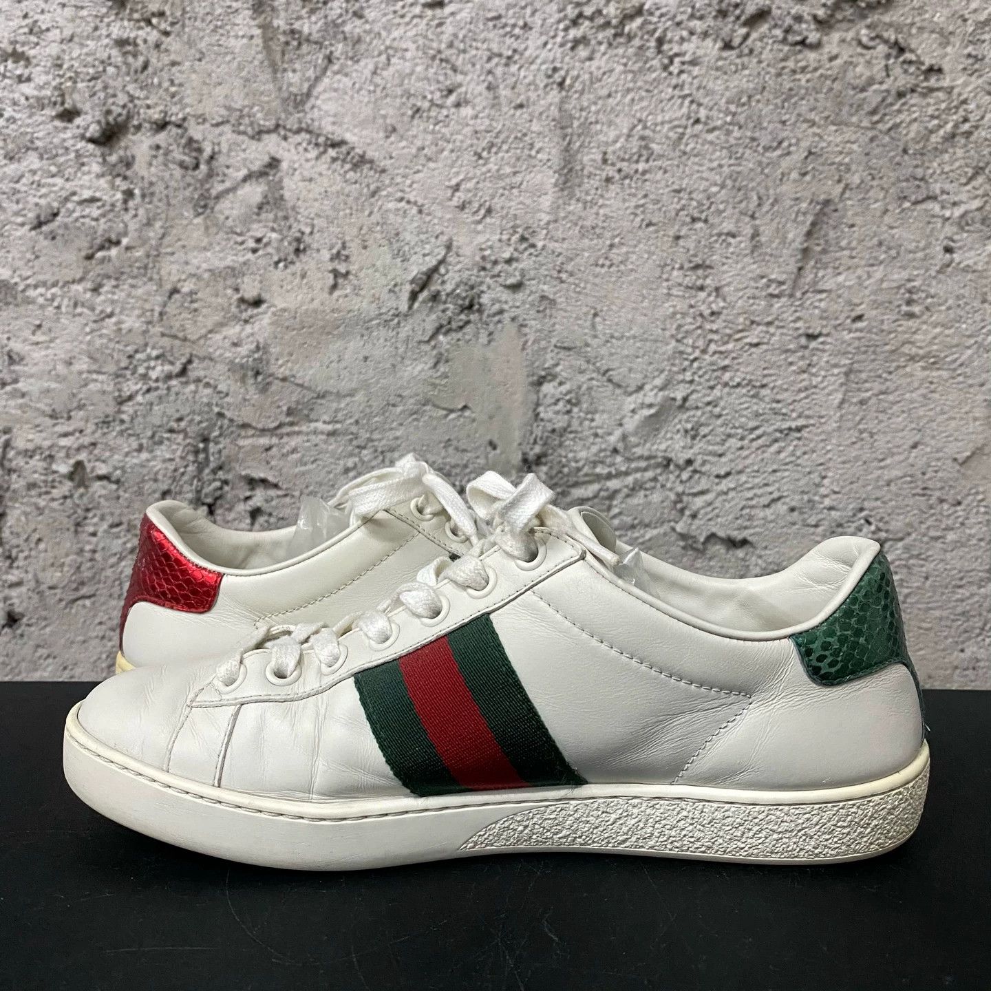 Gucci Gucci bee-themed white sneakers, Size US 5 / IT 35 - 6 Thumbnail