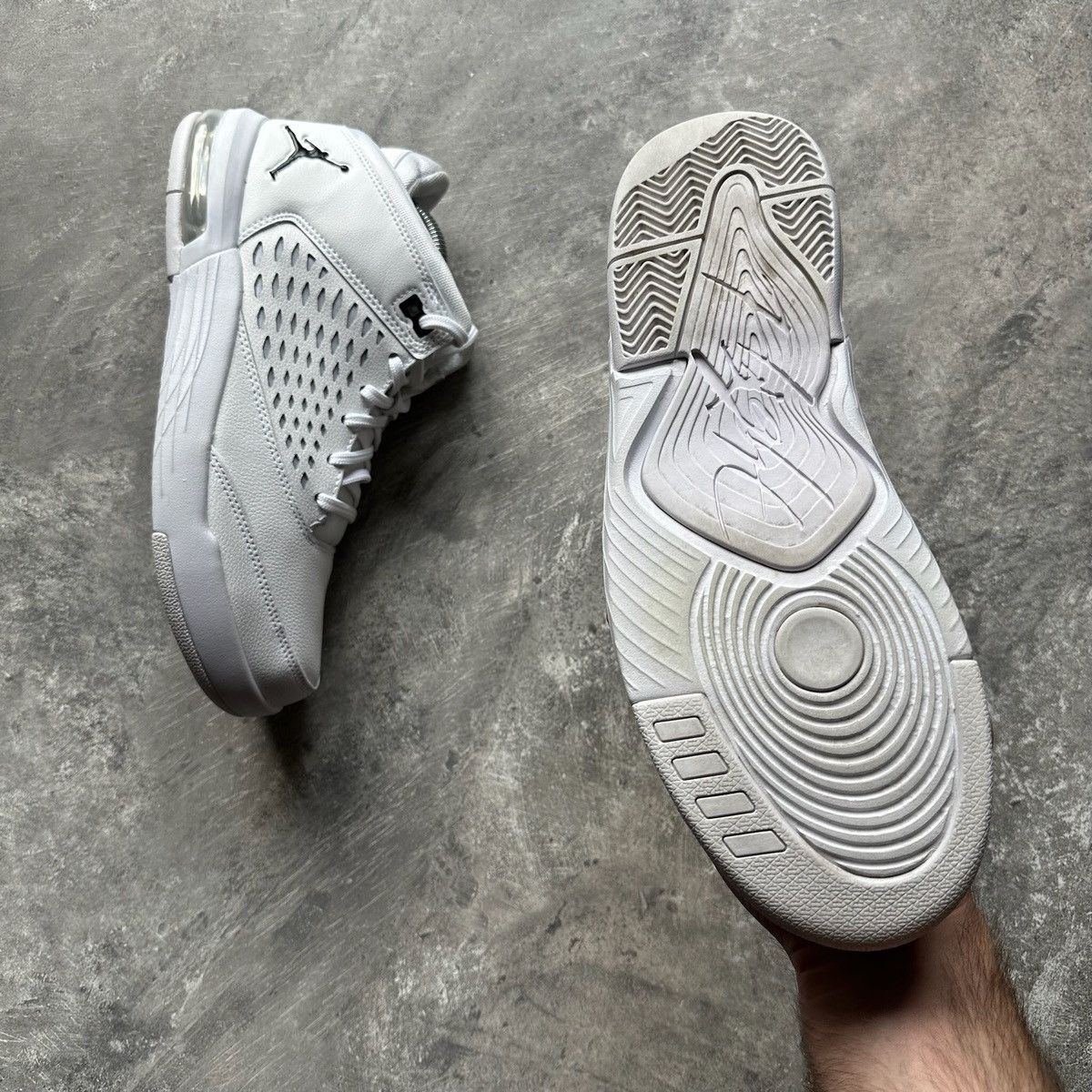 Jordan Brand × Nike Nike Jordan Max Aura 5 White/Black Size US 9.5 / EU 42-43 - 3 Thumbnail