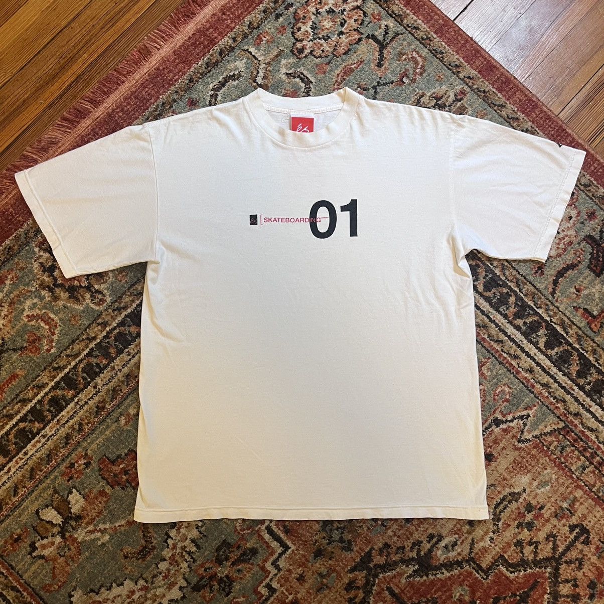 eS Skateboarding Box Logo Large Skateboarding T-Shirt