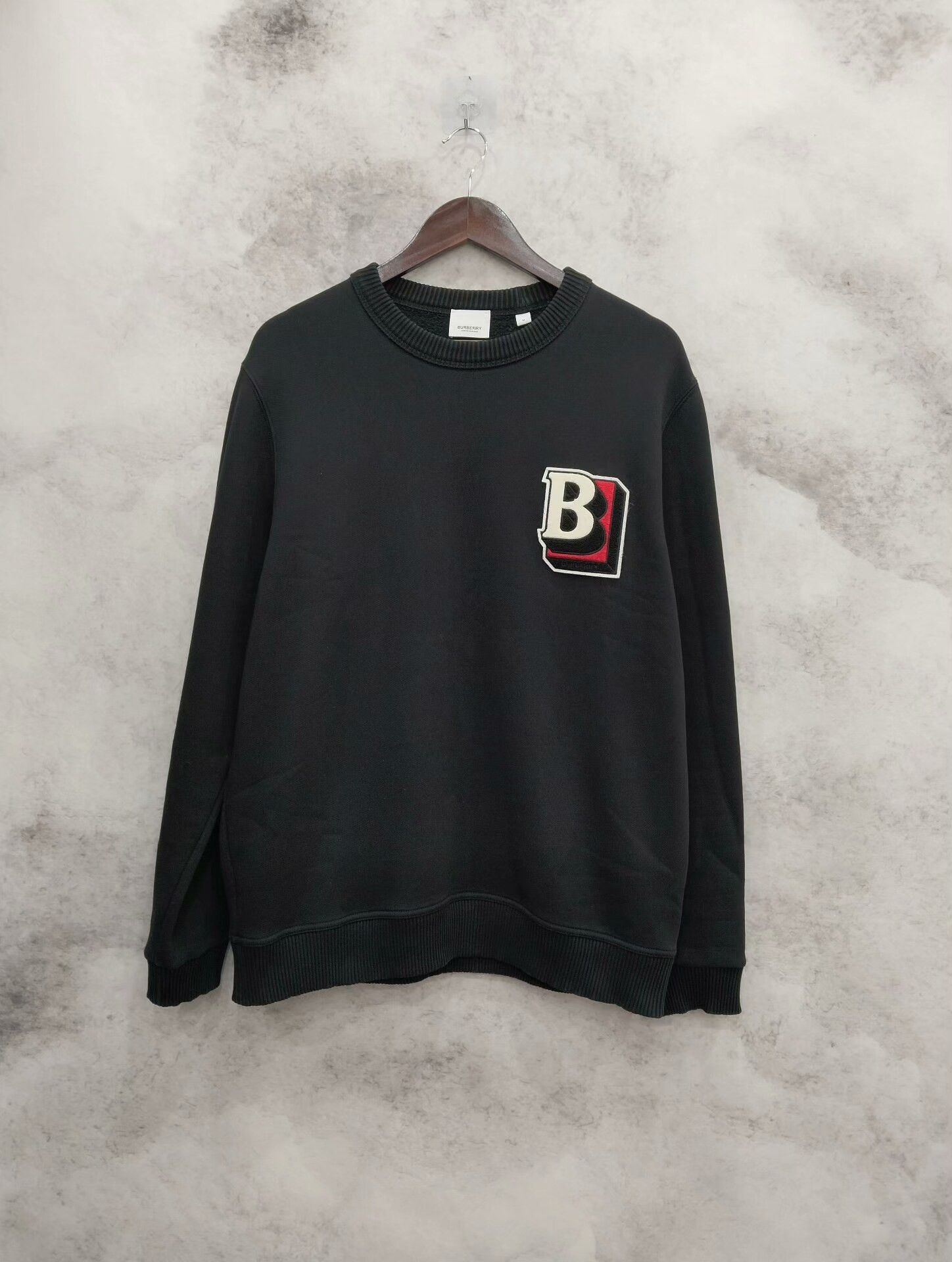Burberry burberry black sweatshirt with logo patch Size US M / EU 48-50 / 2 - 1 Thumbnail