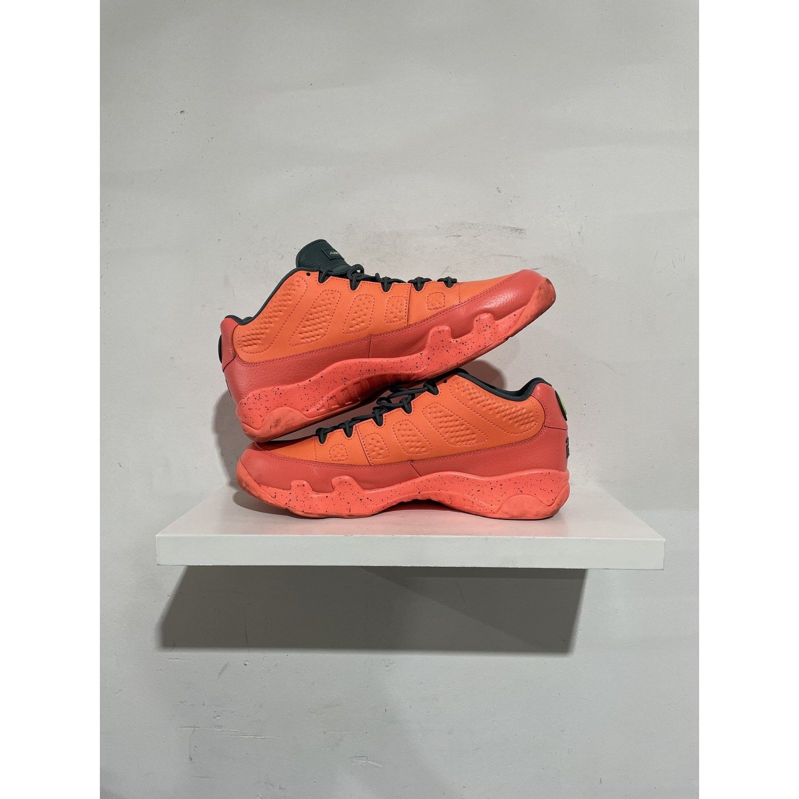 Jordan Brand NIKE JORDAN 9 LOW BRIGHT MANGO SIZE 11 PREOWNED Size US 11 / EU 44 - 2 Thumbnail