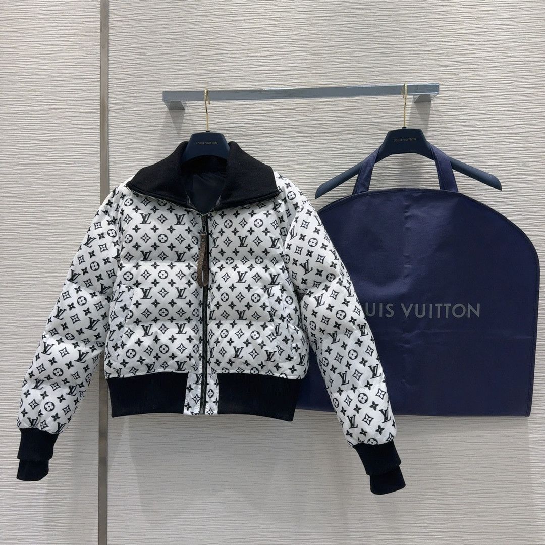 Designer Louis Vuitton Down Jacket M20204 Size M / US 6-8 / IT 42-44 - 1 Thumbnail