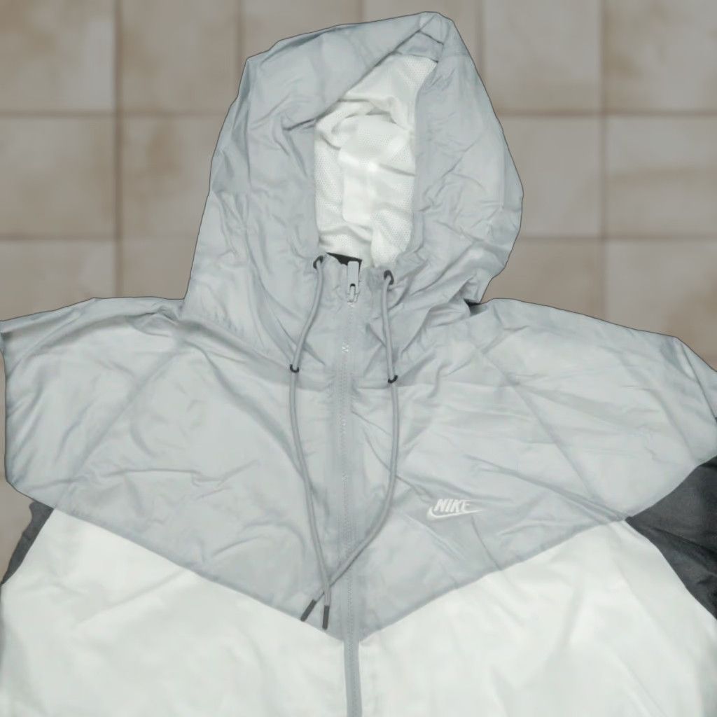 Nike Nike Jacket Men XL Grey White Windrunner Windbreaker Sportswear Hooded Zip Pockets Lightweight Full Zip Casual Size US XL / EU 56 / 4 - 1 Thumbnail