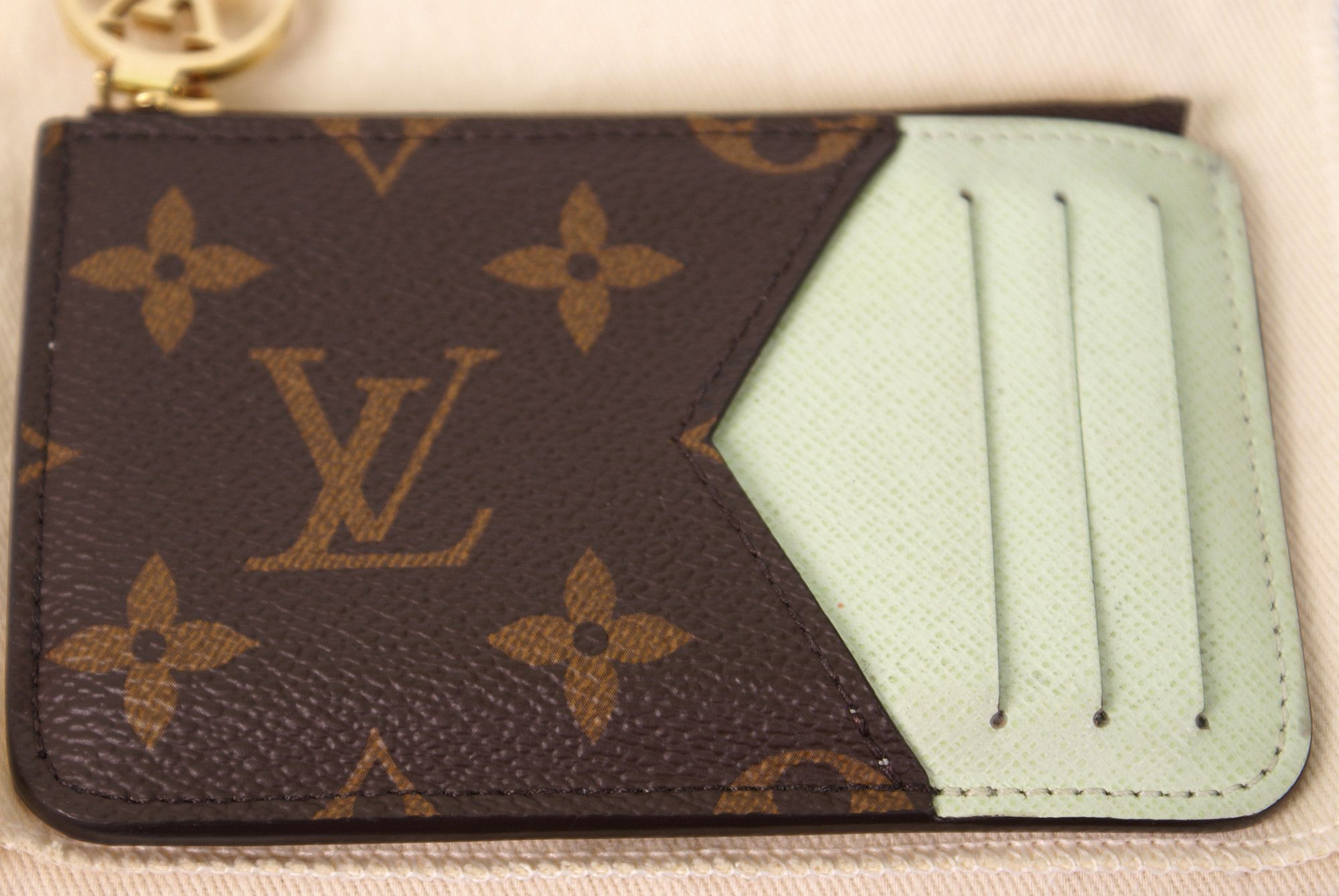 Louis Vuitton Louis Vuitton Romy Card Holder Zip Coin Pouch Matcha M82939 Size ONE SIZE - 3 Thumbnail