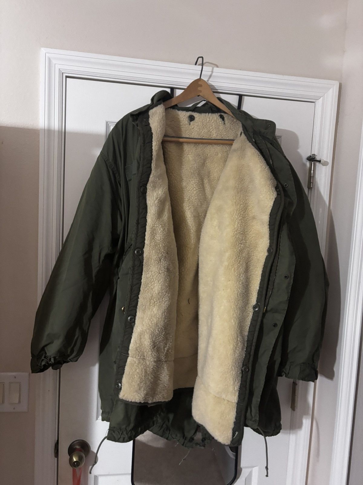 Vintage 1970s U.S. Army M-65 Fishtail Parka With Wool Pile Liner Size US M / EU 48-50 / 2 - 4 Thumbnail
