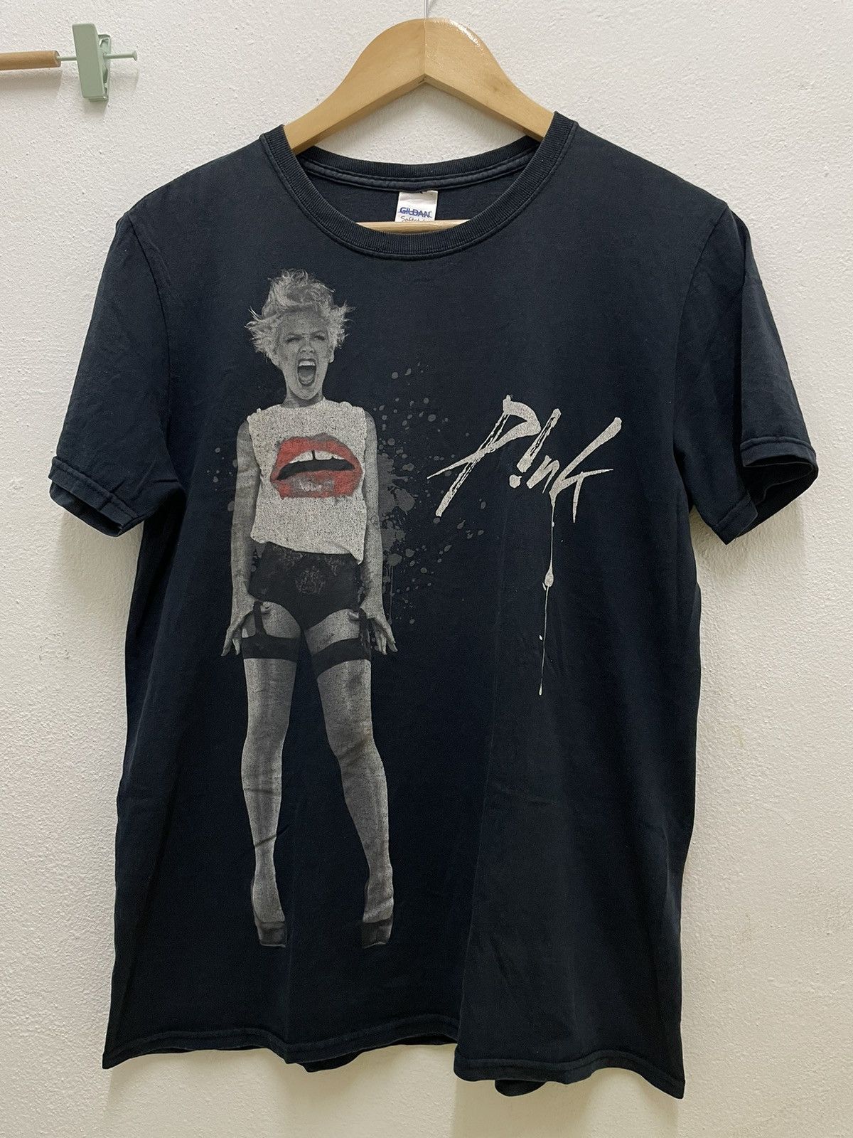 (SOUND)+(VISION) × Band Tees × Pink PINK tee “the truth about love tour 2013” Size US M / EU 48-50 / 2 - 1 Thumbnail
