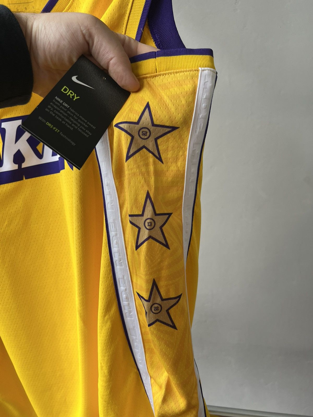 Nike NWT 2019 LOS ANGELES LAKERS NIKE BASKETBALL CITY JERSEY Size US L / EU 52-54 / 3 - 12 Thumbnail