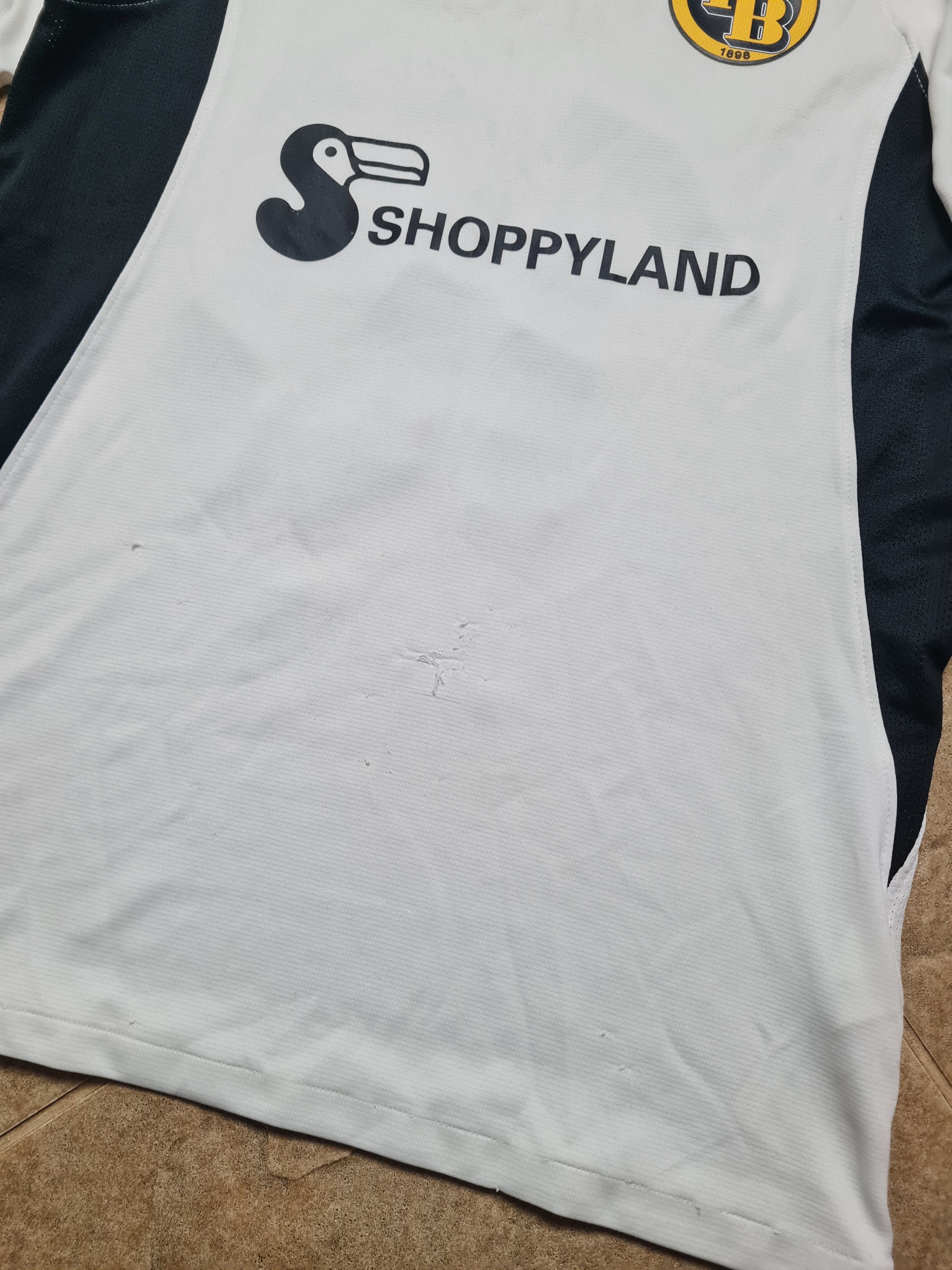 Nike BSC YOUNG BOYS 2019/2020 AWAY SHIRT SOCCER NIKE # 18 NSAME Size US XS / EU 42 / 0 - 21 Thumbnail