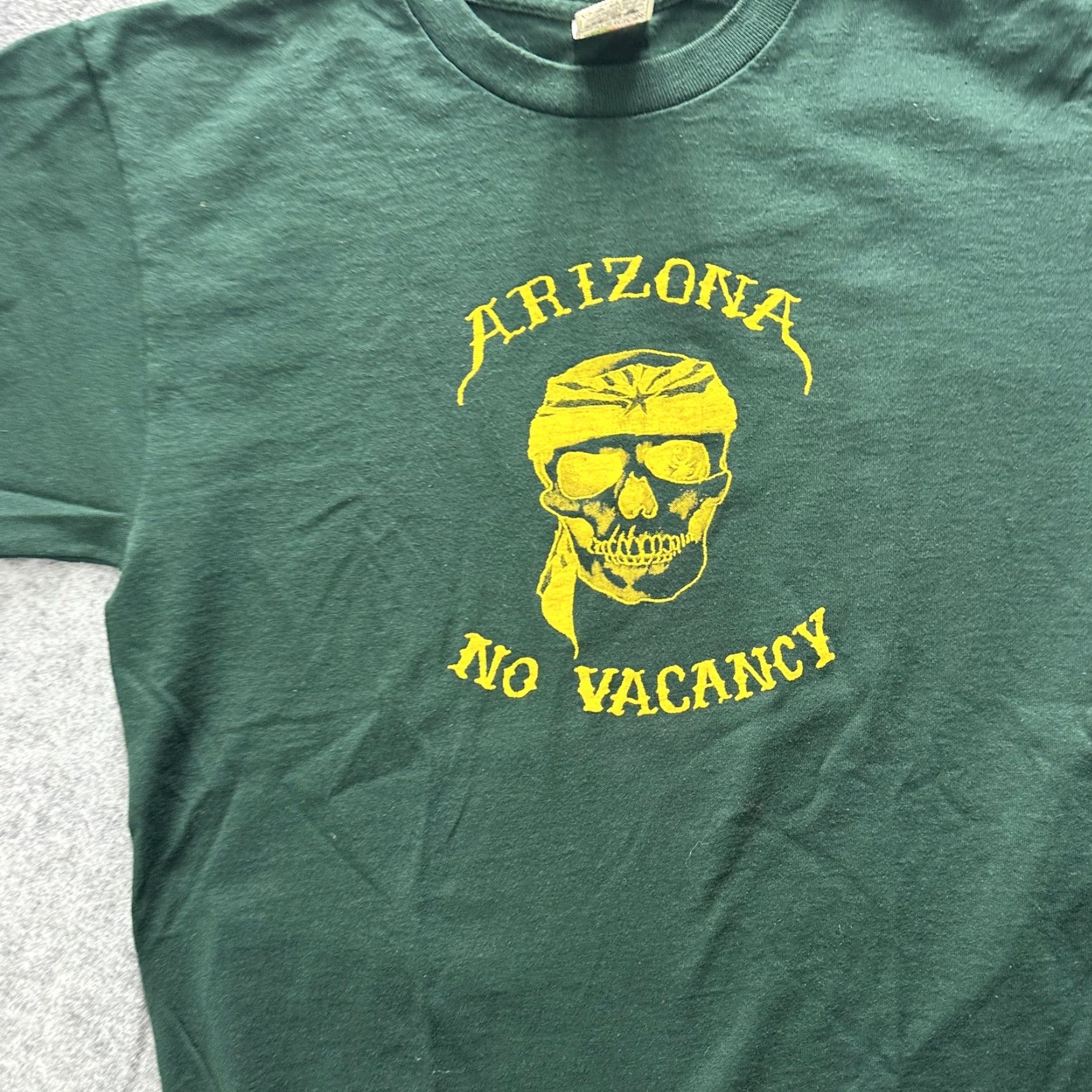 Fruit Of The Loom VINTAGE Fruit Of The Loom Arizona No Vacancy Graphic Tee Mens M Green Skull 90s Shirt Size US M / EU 48-50 / 2 - 4 Thumbnail