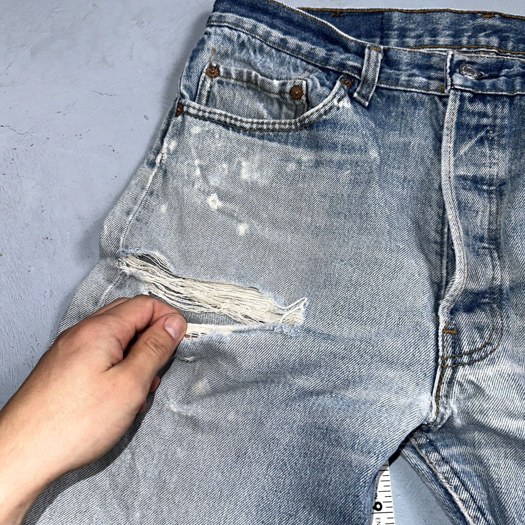 Levi's VINTAGE Levi's 501 Jeans 90s Straight Leg Light Wash 35x33 Men Blue Denim 501 Series 90s Mens Size US 35 - 6 Thumbnail