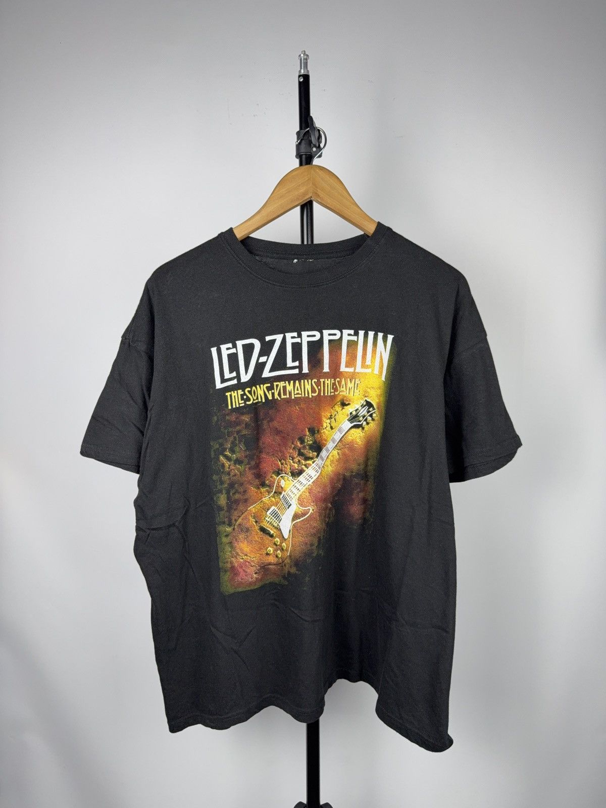 Led Zeppelin 00s Led Zeppelin “The Song Remains the Same” T Shirt Size US L / EU 52-54 / 3 - 1 Thumbnail