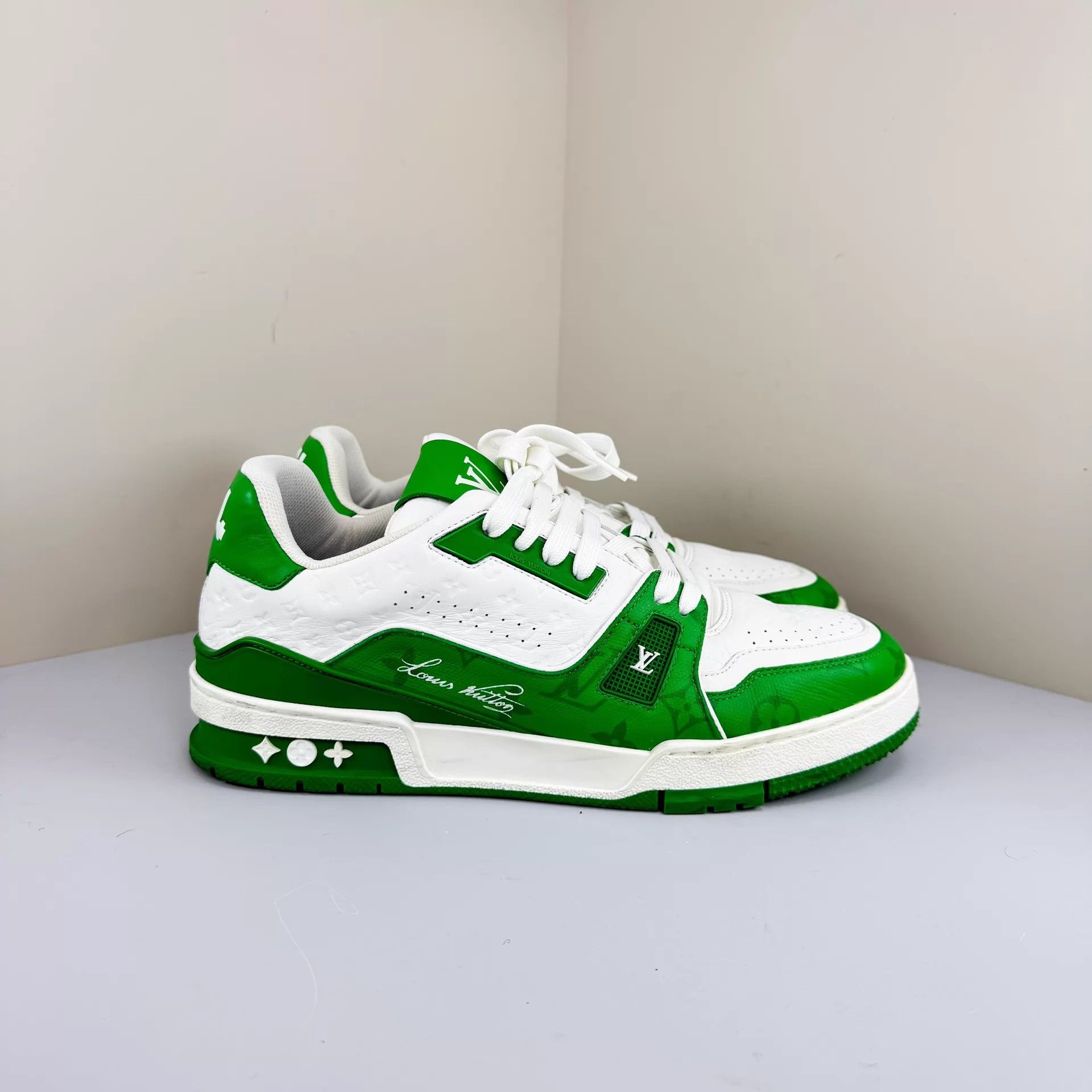 Louis Vuitton LV White Green Embossed Monogram Trainer 98new 7US Size US 7 / IT 37 - 4 Thumbnail