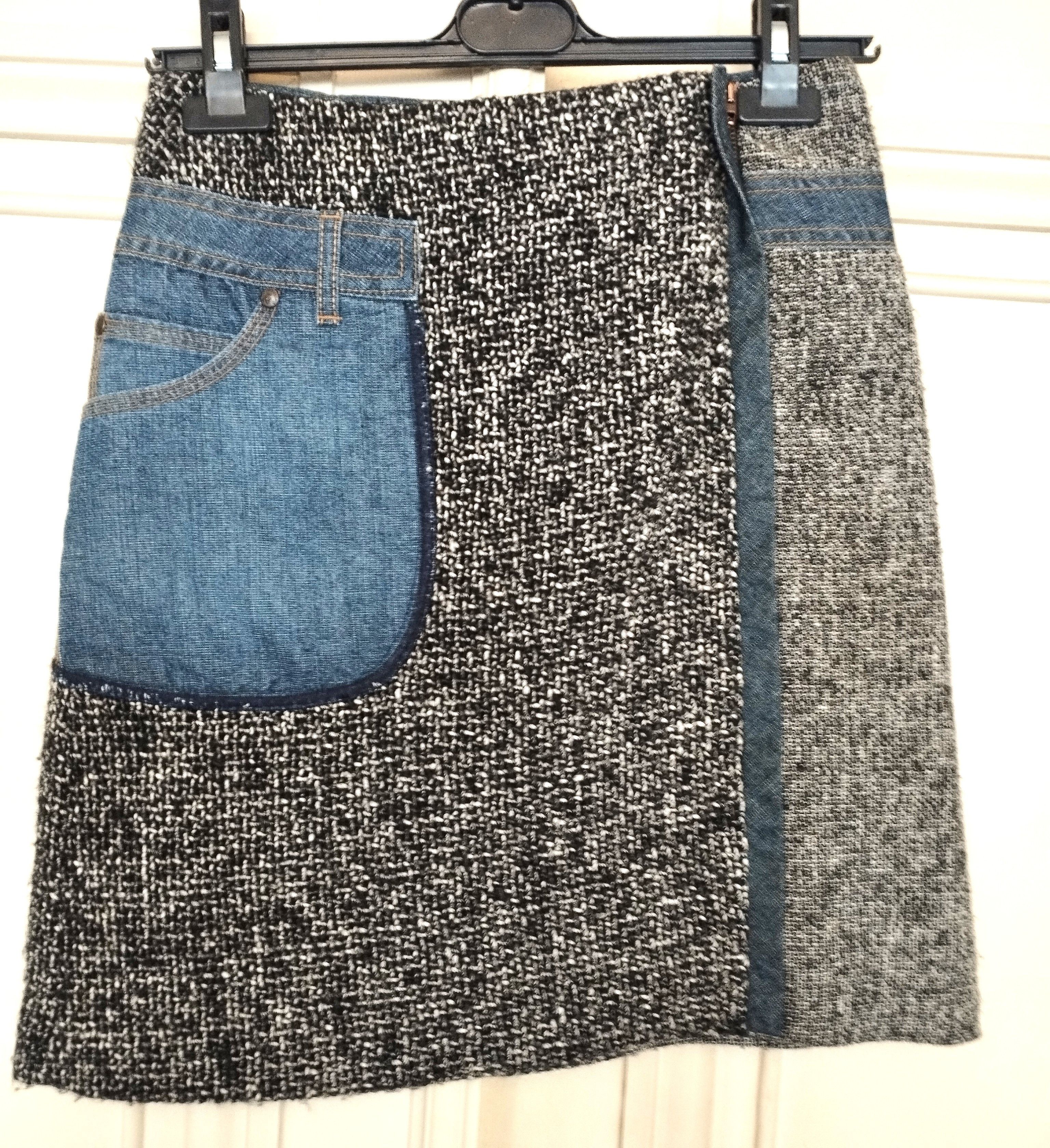 Christian Lacroix Christian Lacroix Jupe Holster T XS/S Size 25" / US 0 / IT 36 - 1 Thumbnail