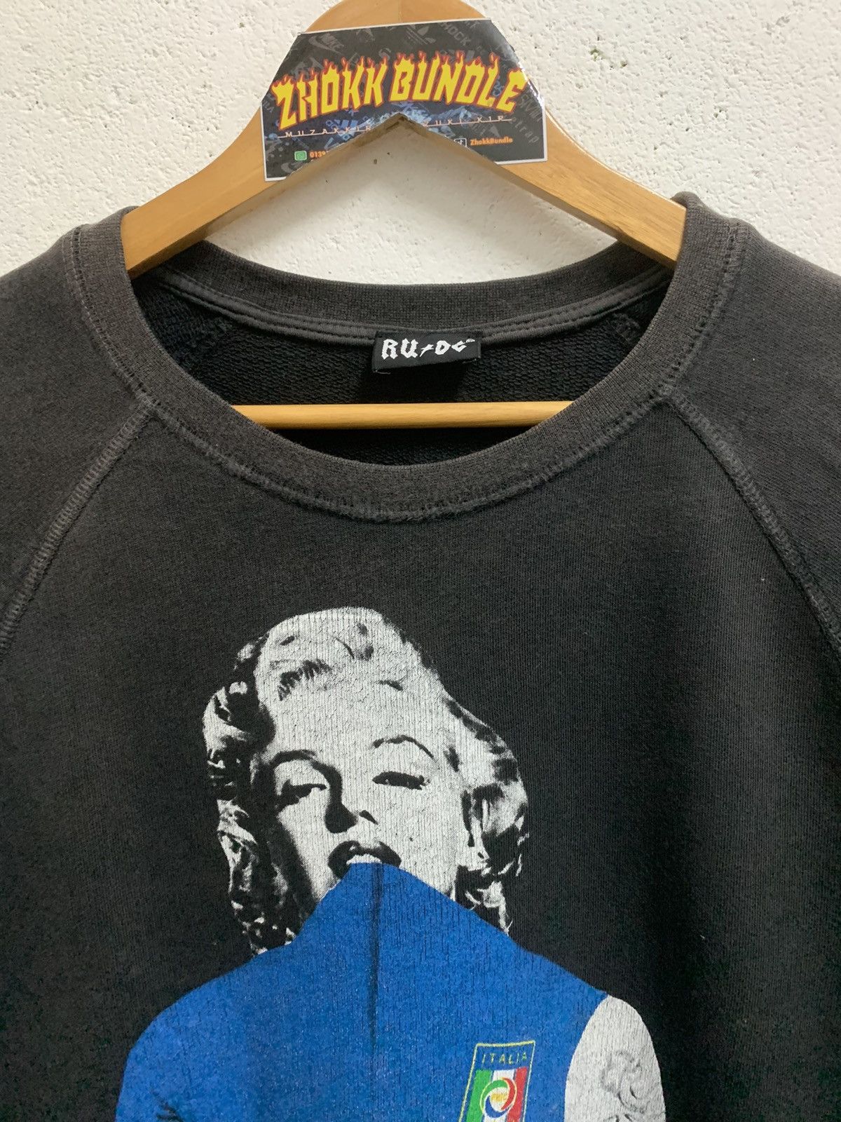 Japanese Brand Vintage ‘Rude’ Marily Monrea Awesome Sunfaded Distressed Size US M / EU 48-50 / 2 - 5 Thumbnail