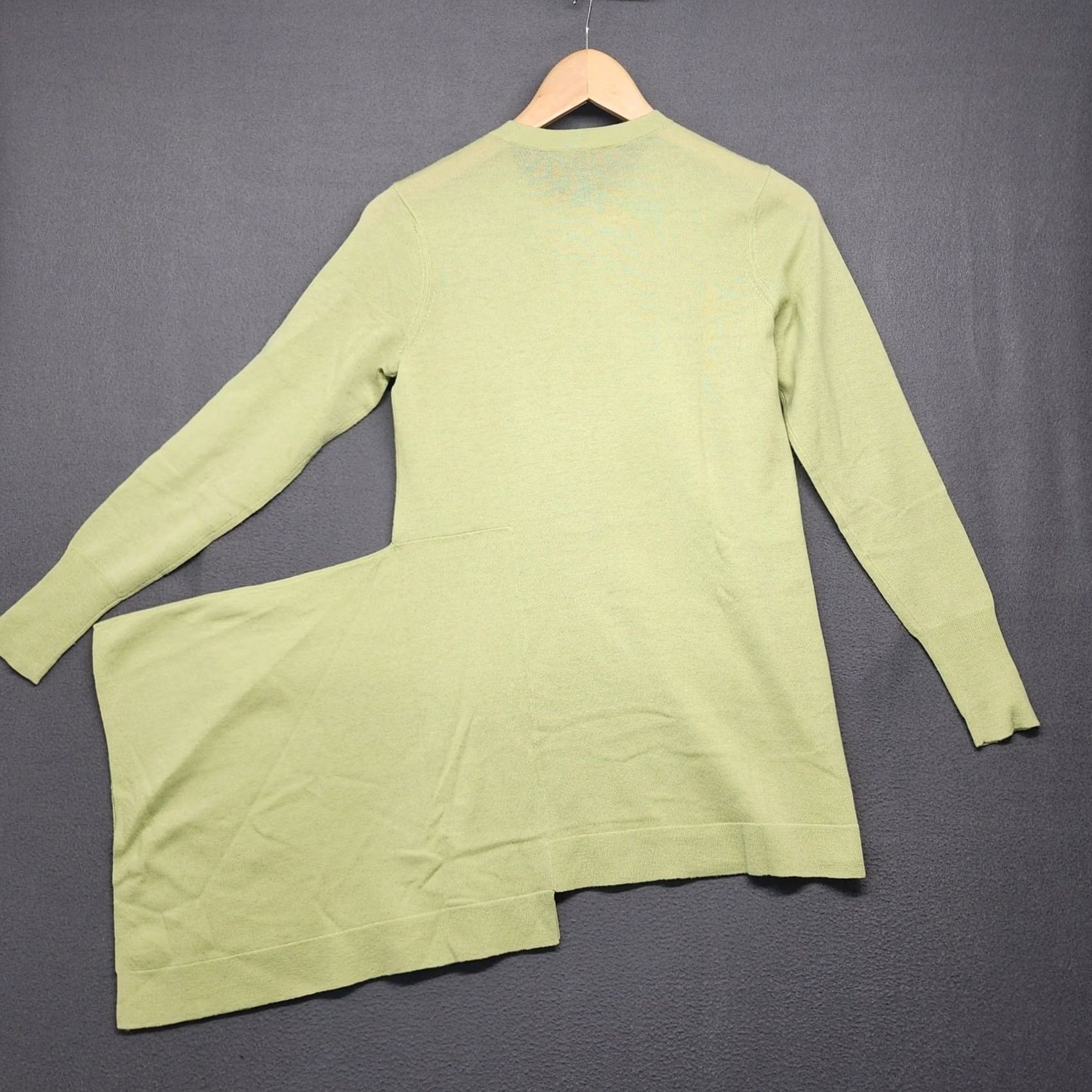Vintage VINTAGE Worth New York Top Womens XP 100% Wool Lightweight Sweater Asymmetric Hem XS Petite Green Long Sleeve Crew Neck Pullover Dry Clean Only Womens Size XS / US 0-2 / IT 36-38 - 3 Thumbnail