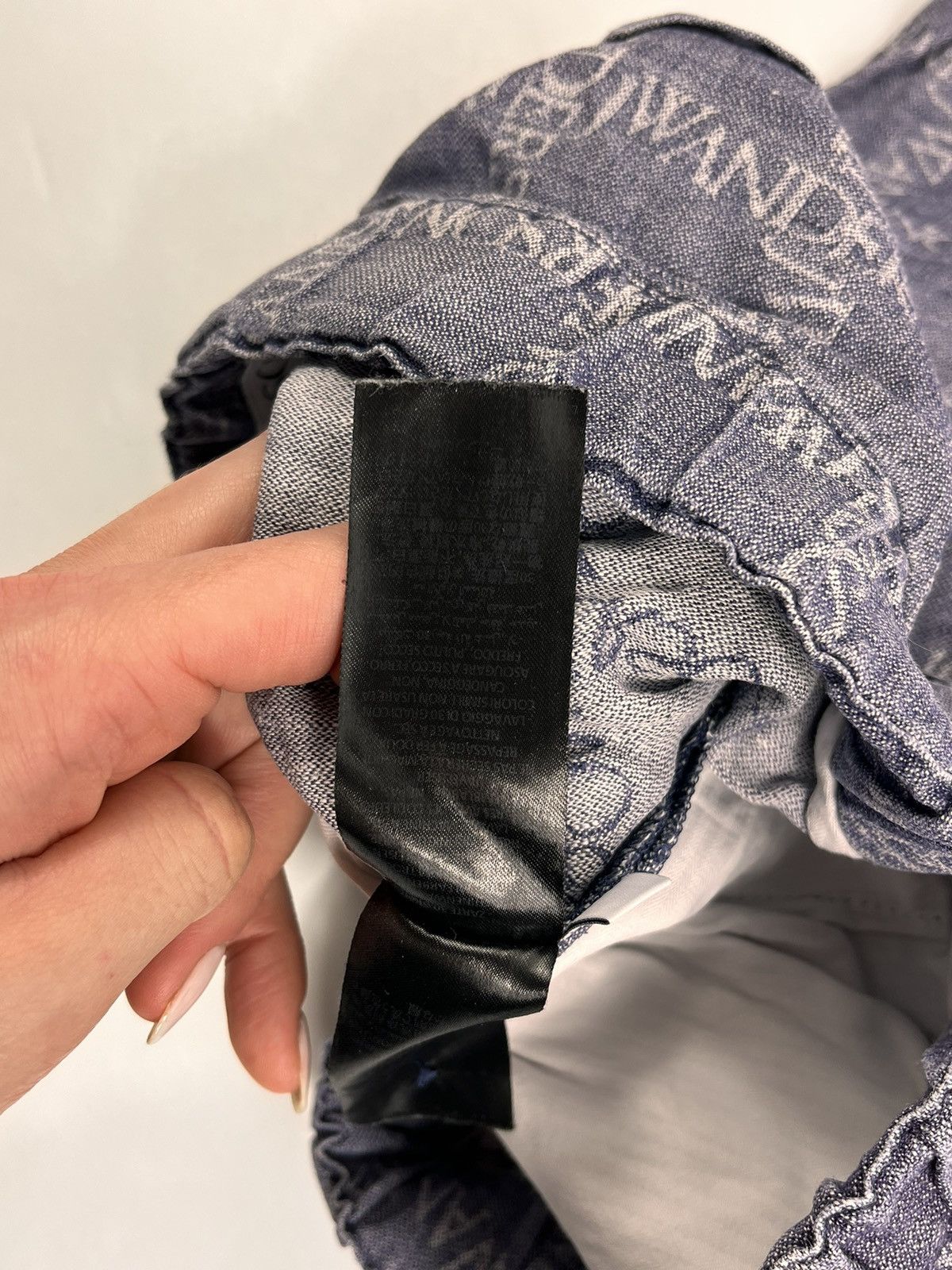 JW Anderson LOGO PRINT SHORTS Size US 32 / EU 48 - 7 Thumbnail