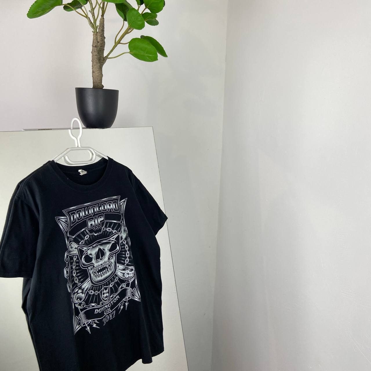Band Tees Vintage Y2K Download Festival Rip Rock T-Shirt Size US L / EU 52-54 / 3 - 1 Thumbnail